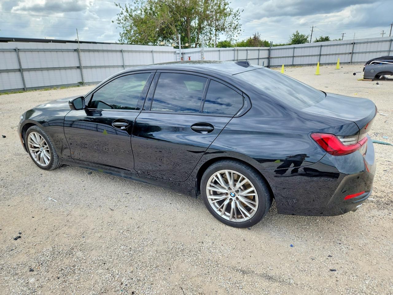 2023 BMW 330I — снимка 2