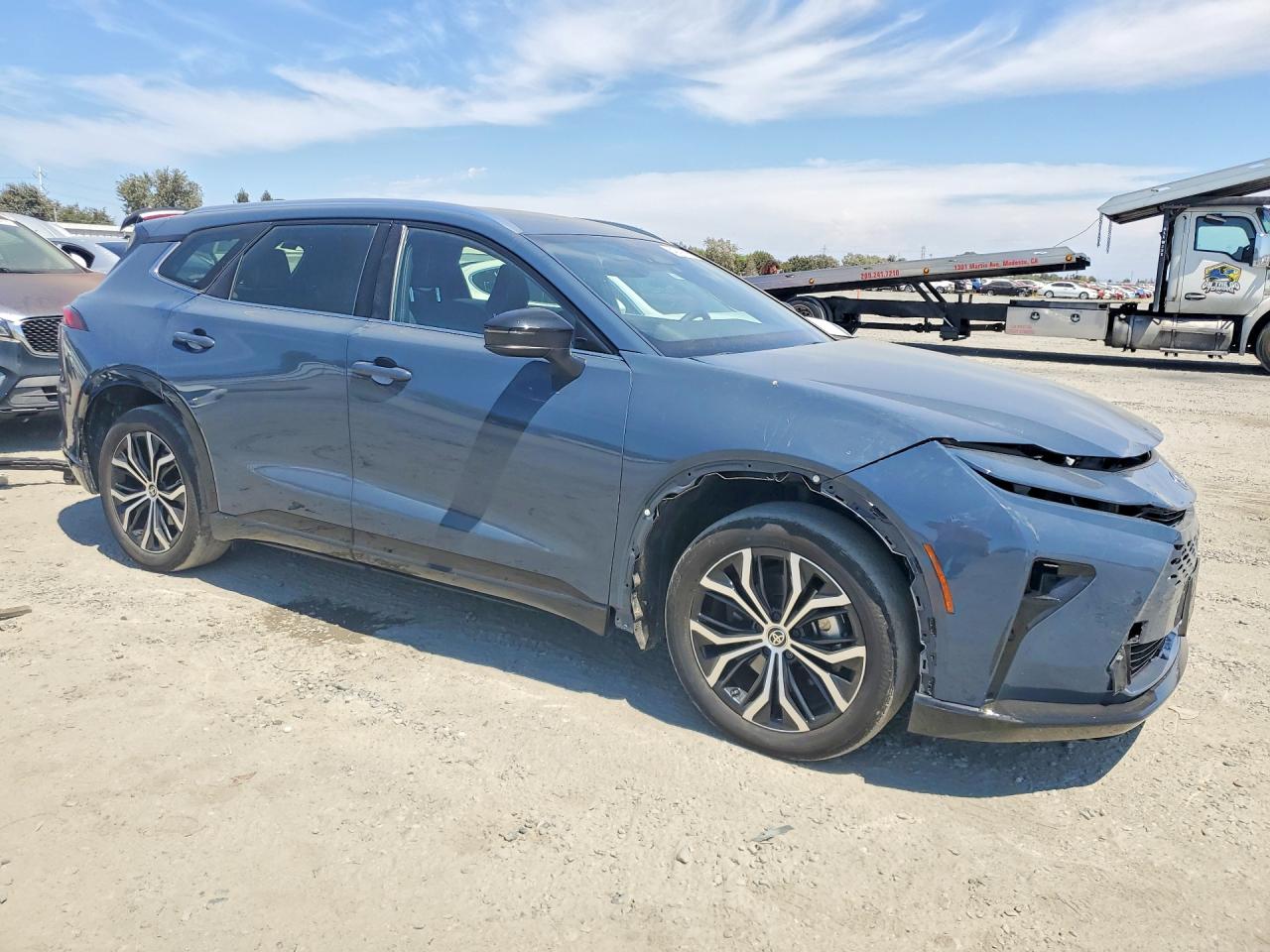 2025 TOYOTA CROWN SIGNIA XLE — снимка 4