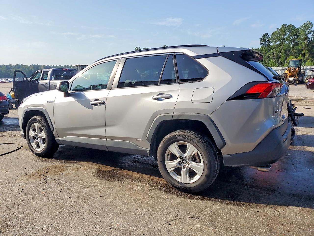 2020 TOYOTA RAV4 HYBRID XLE — снимка 2