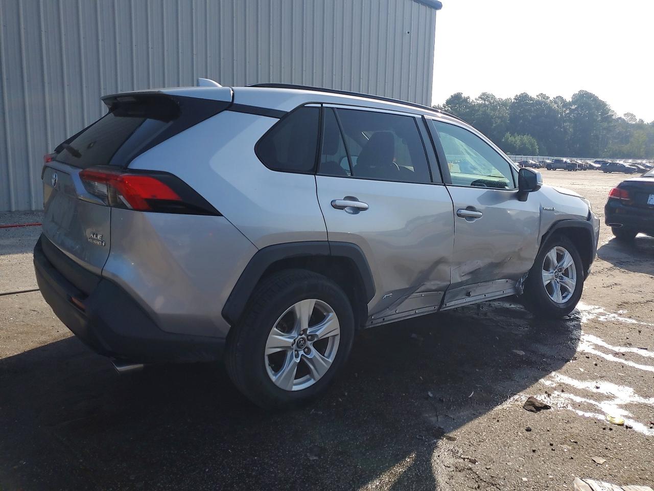 2020 TOYOTA RAV4 HYBRID XLE — снимка 3