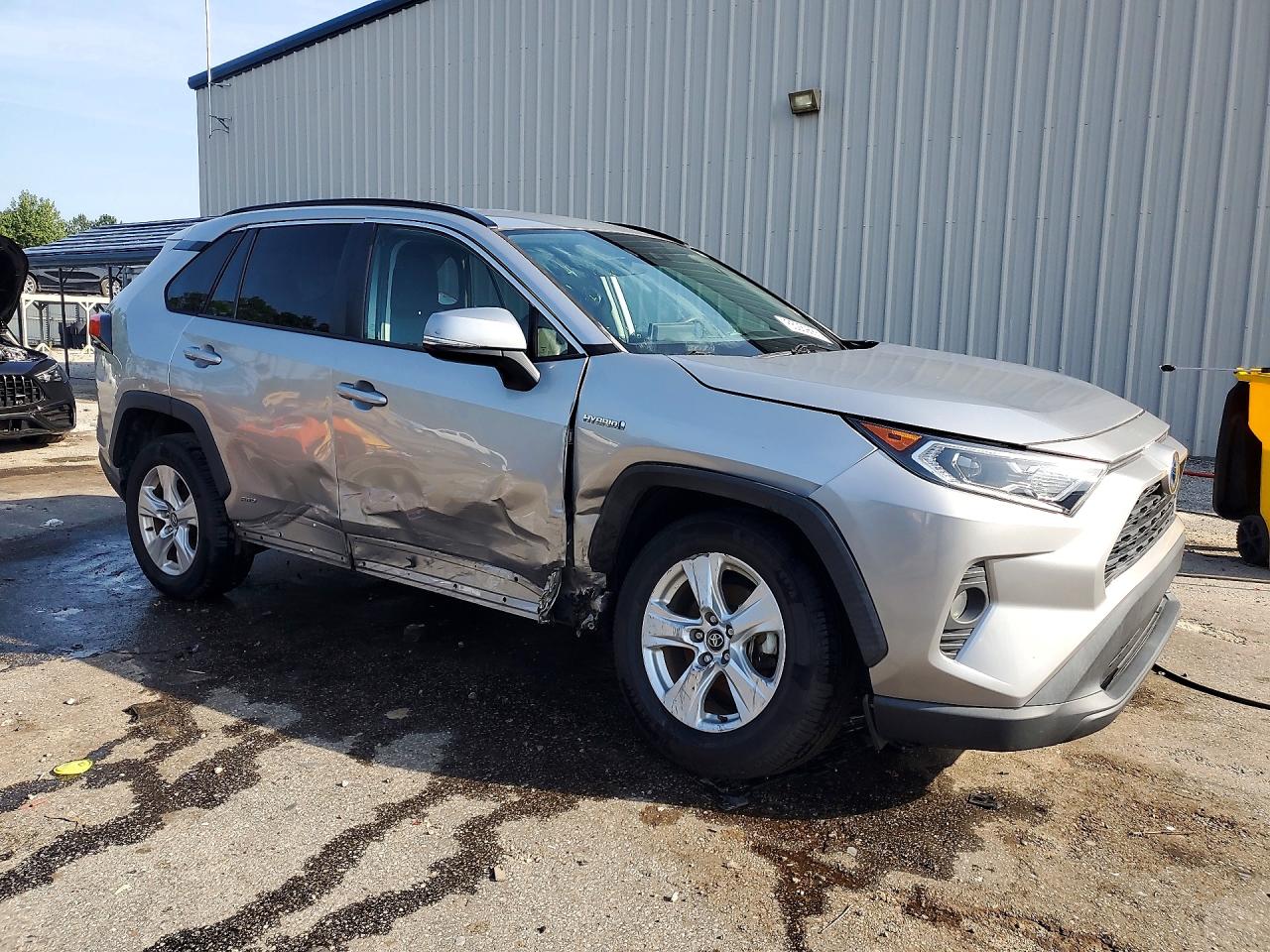 2020 TOYOTA RAV4 HYBRID XLE — снимка 4
