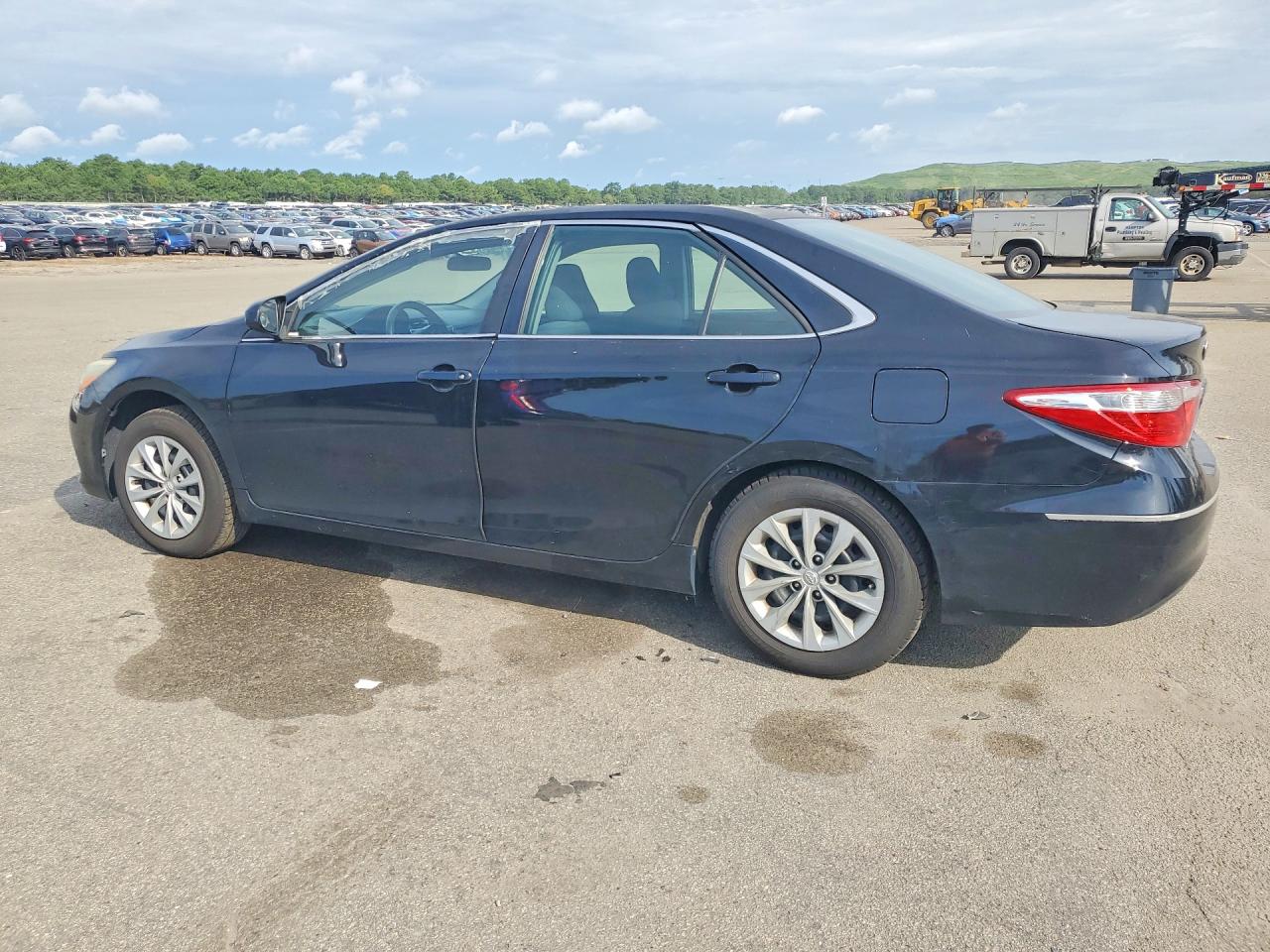 2015 TOYOTA CAMRY LE — снимка 2