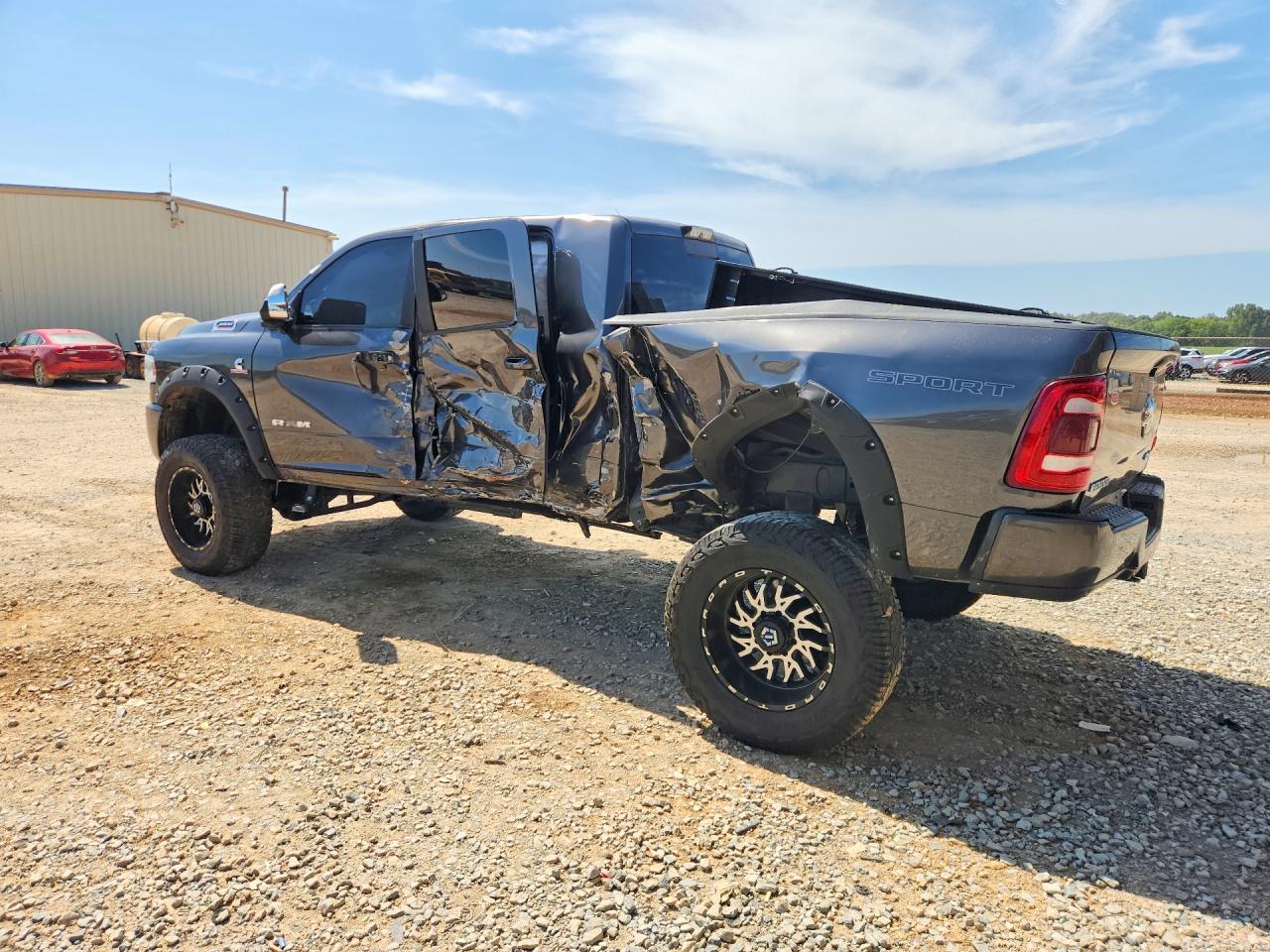 2019 RAM 3500 LARAMIE — снимка 2
