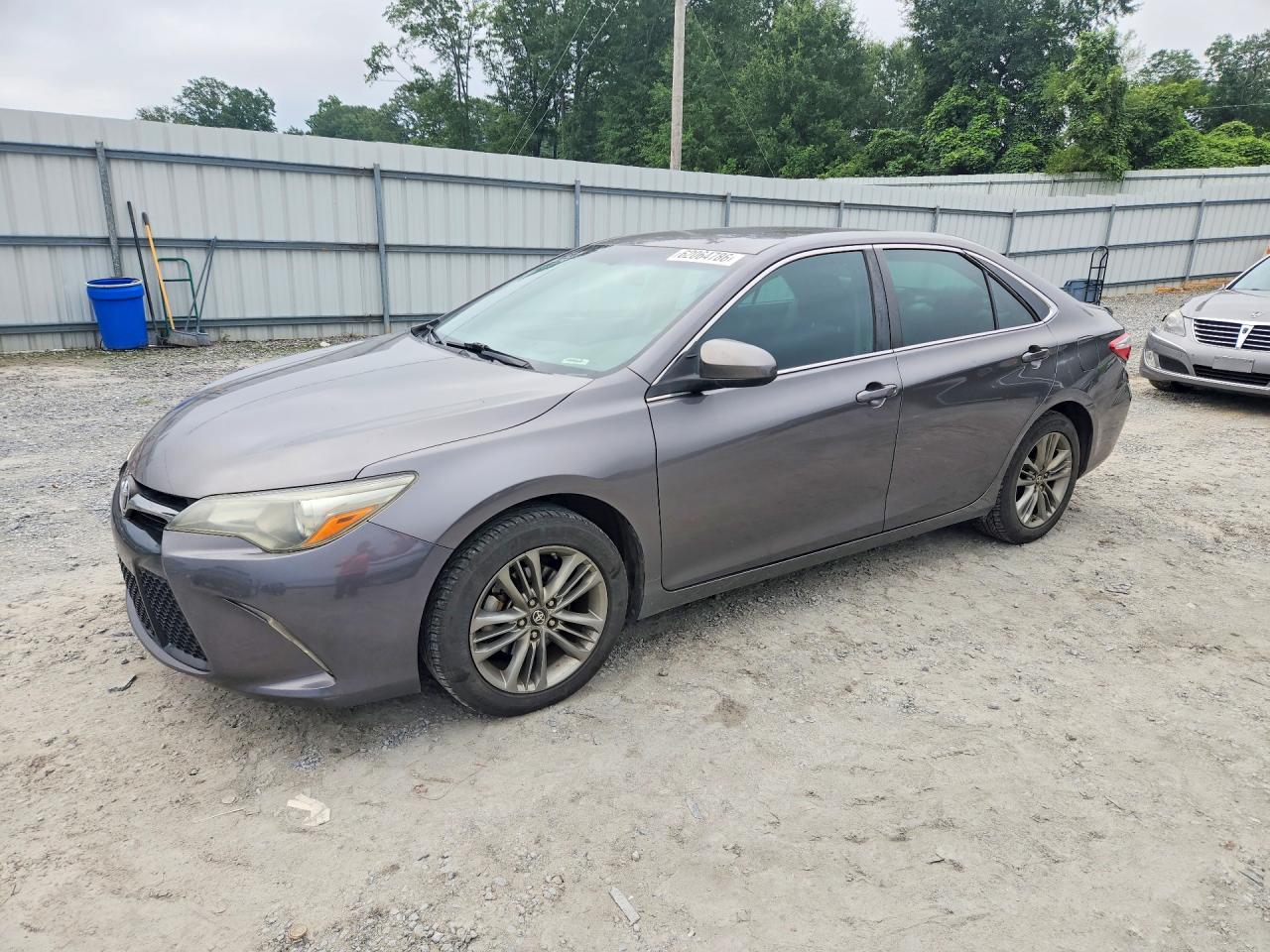 2016 TOYOTA CAMRY SE