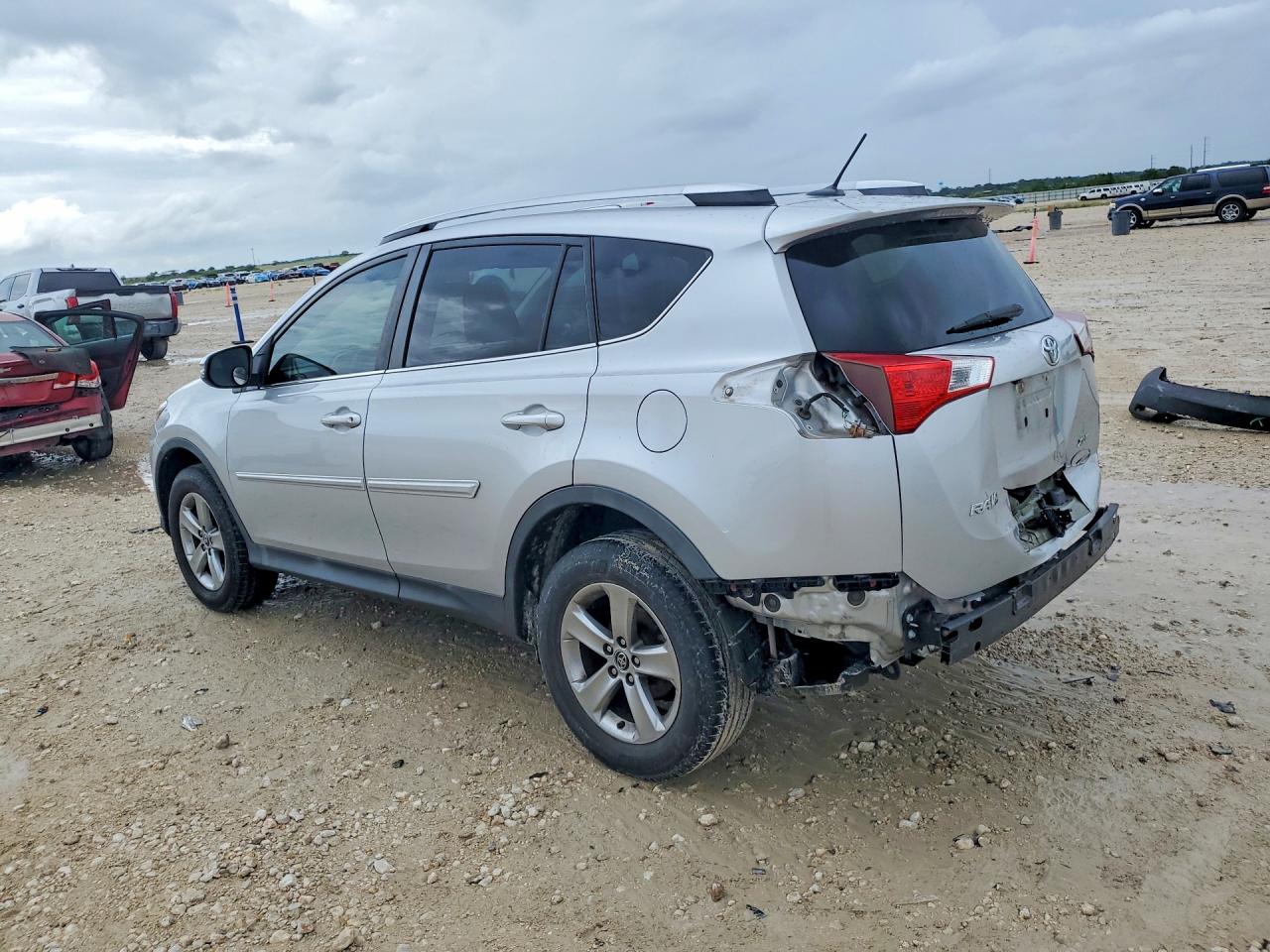 2015 TOYOTA RAV4 XLE — снимка 2