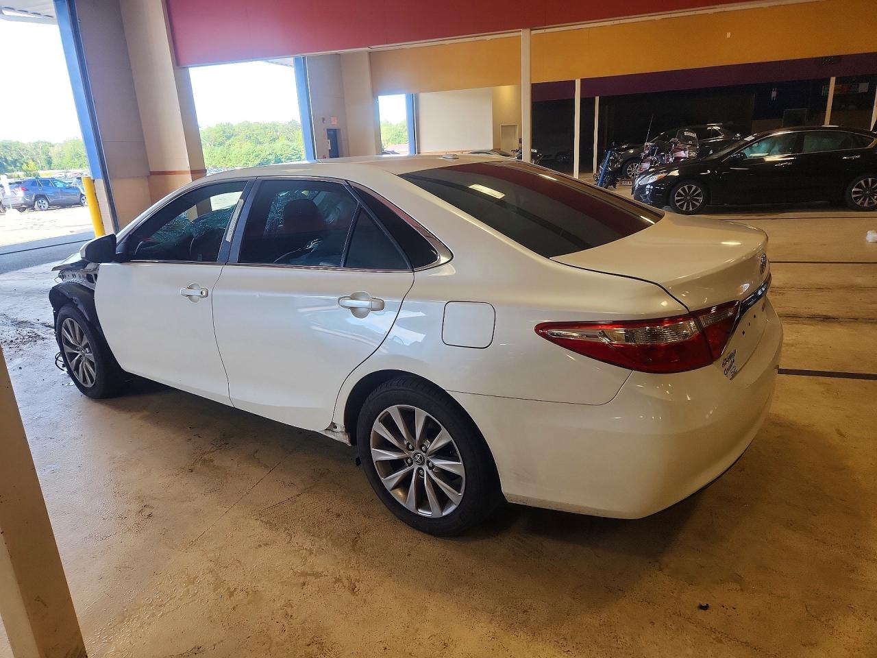 2016 TOYOTA CAMRY XLE — снимка 2