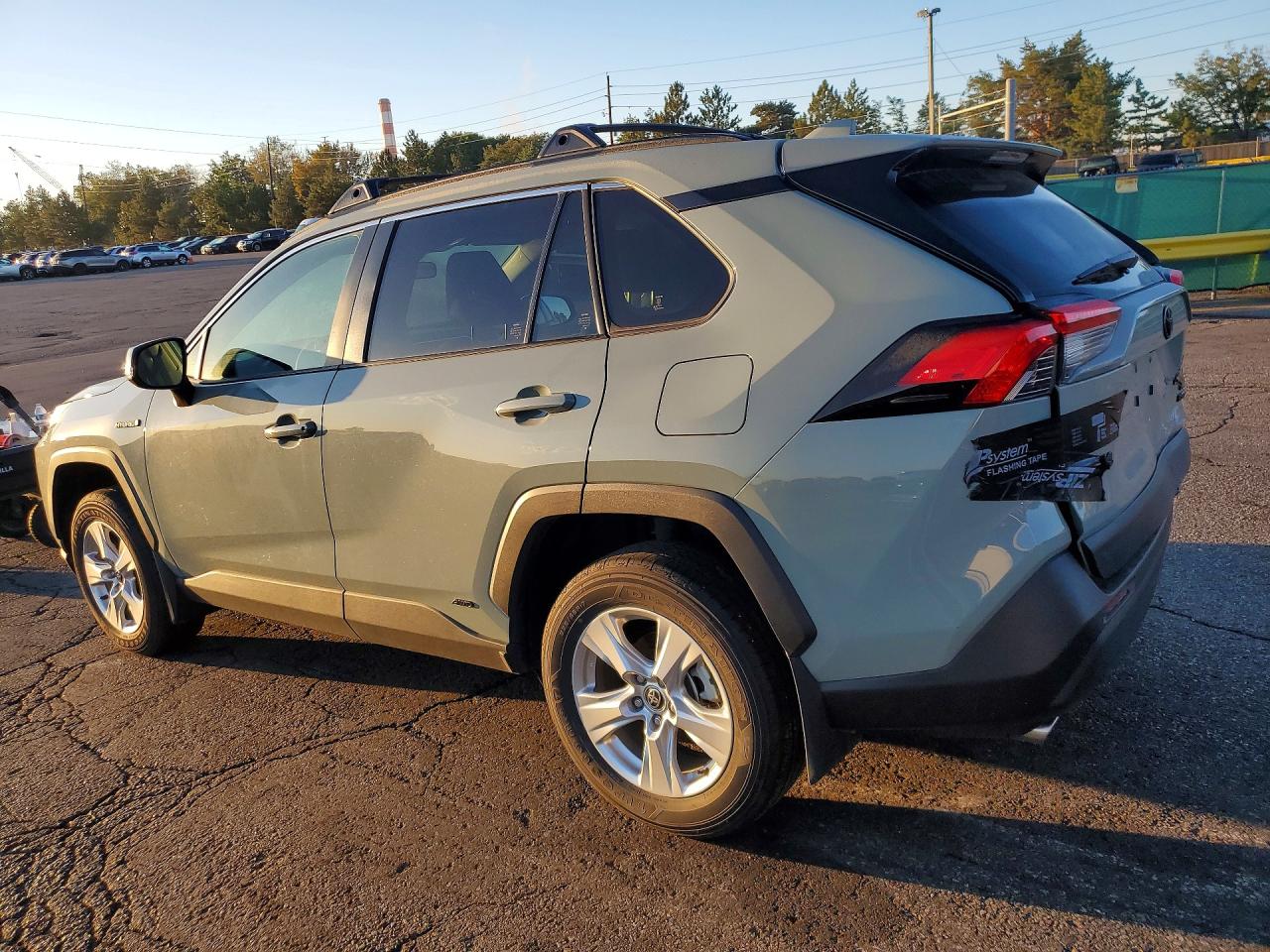 2020 TOYOTA RAV4 HYBRID XLE — снимка 2