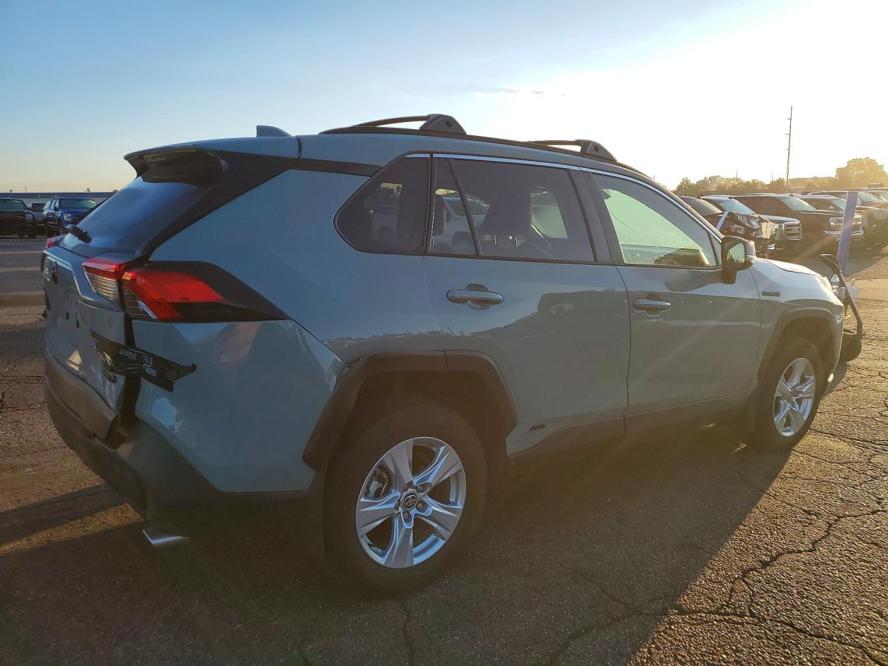 2020 TOYOTA RAV4 HYBRID XLE — снимка 3