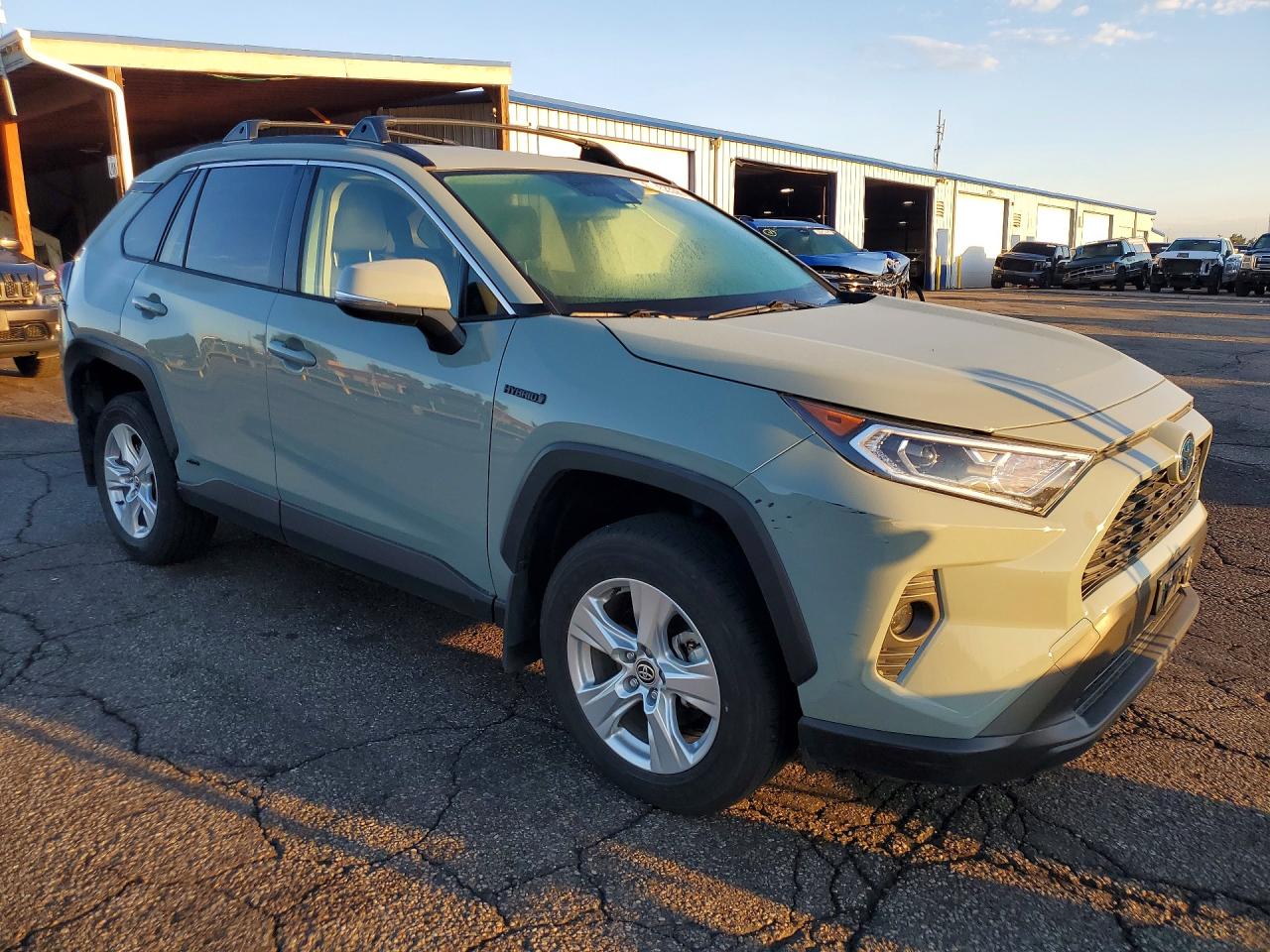 2020 TOYOTA RAV4 HYBRID XLE — снимка 4
