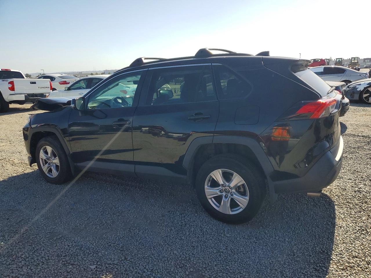 2021 TOYOTA RAV4 XLE — снимка 2