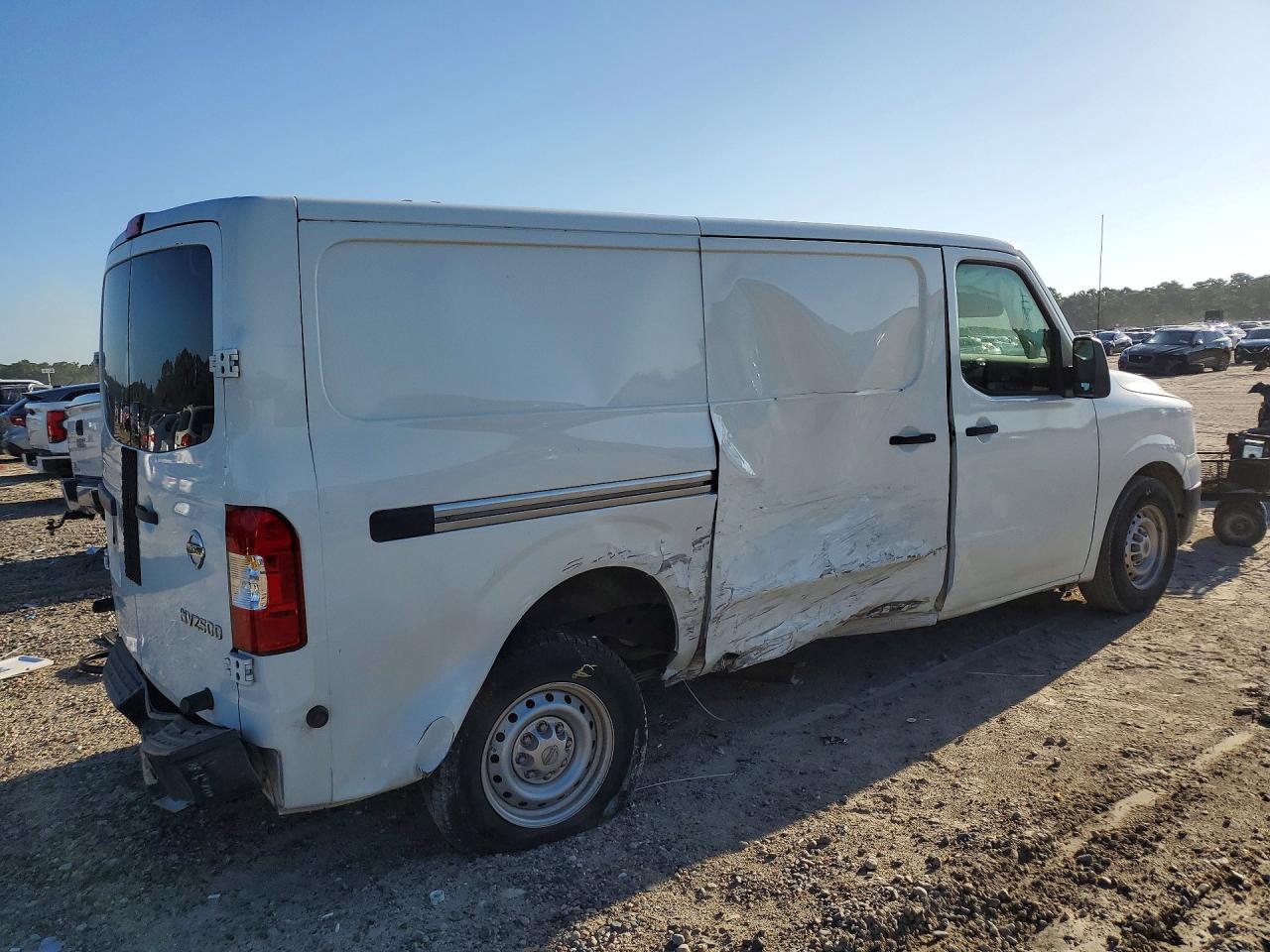 2017 NISSAN NV 2500 HD S — снимка 3
