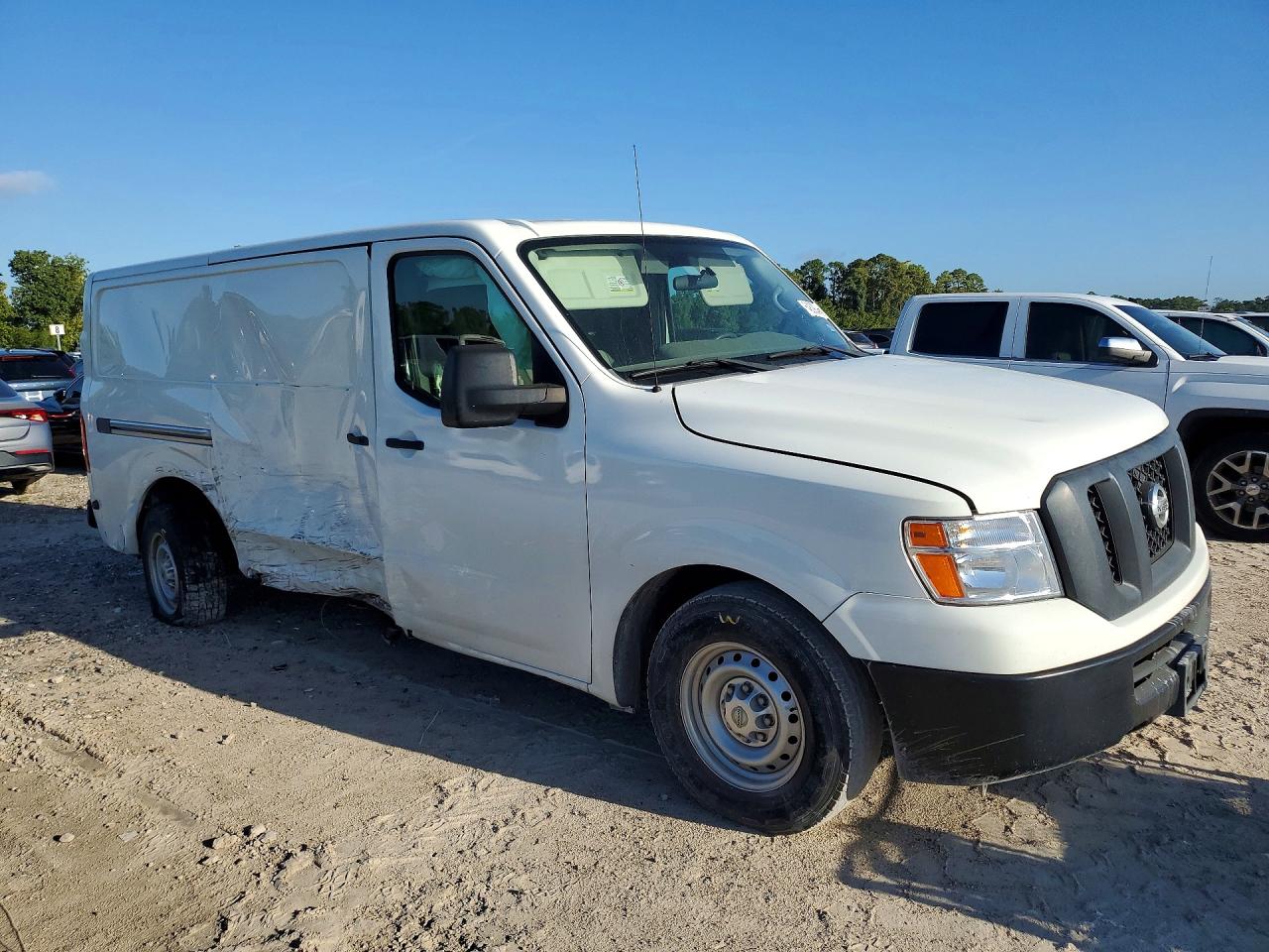 2017 NISSAN NV 2500 HD S — снимка 4