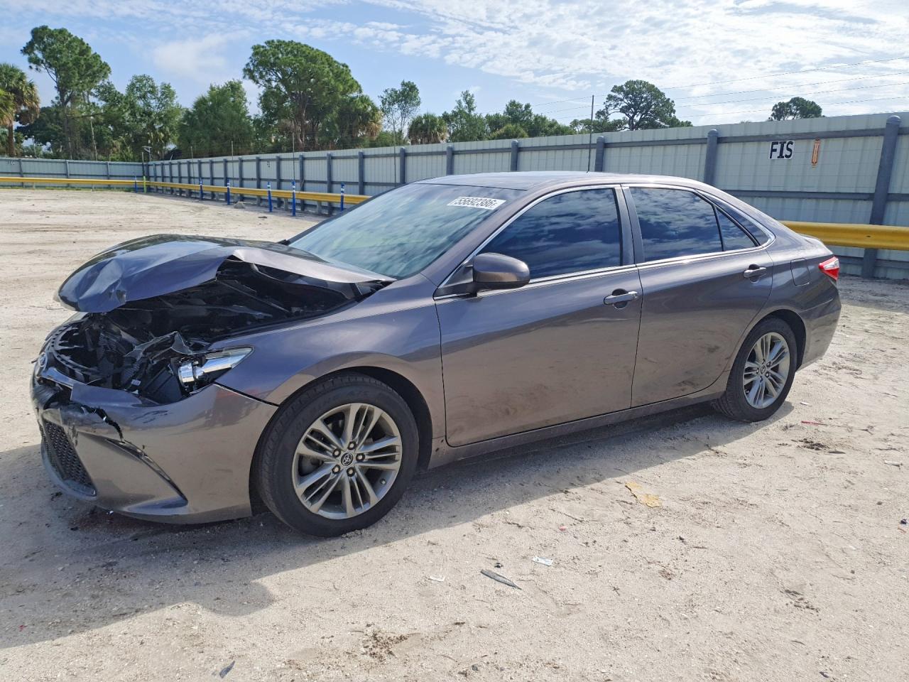 2015 TOYOTA CAMRY SE