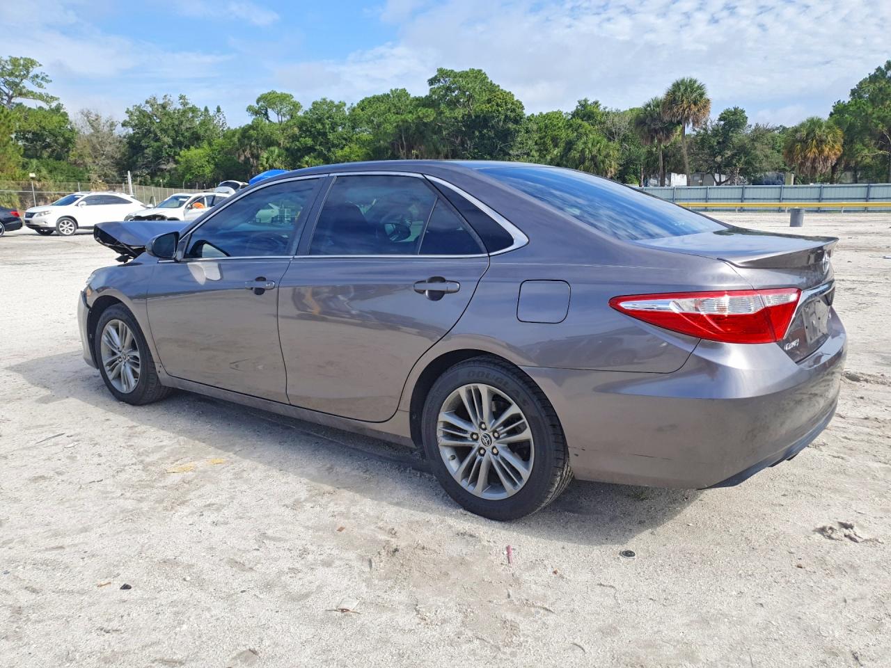 2015 TOYOTA CAMRY SE — снимка 2