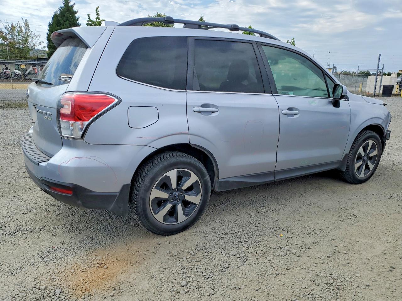 2017 SUBARU FORESTER 2.5I LIMITED — снимка 3