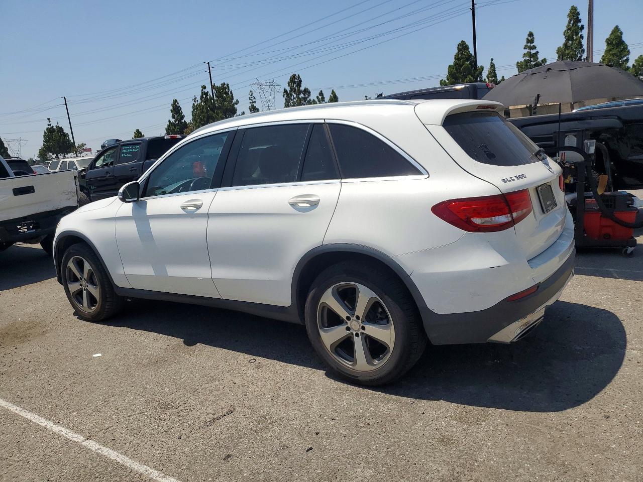 2017 MERCEDES-BENZ GLC 300 — снимка 2