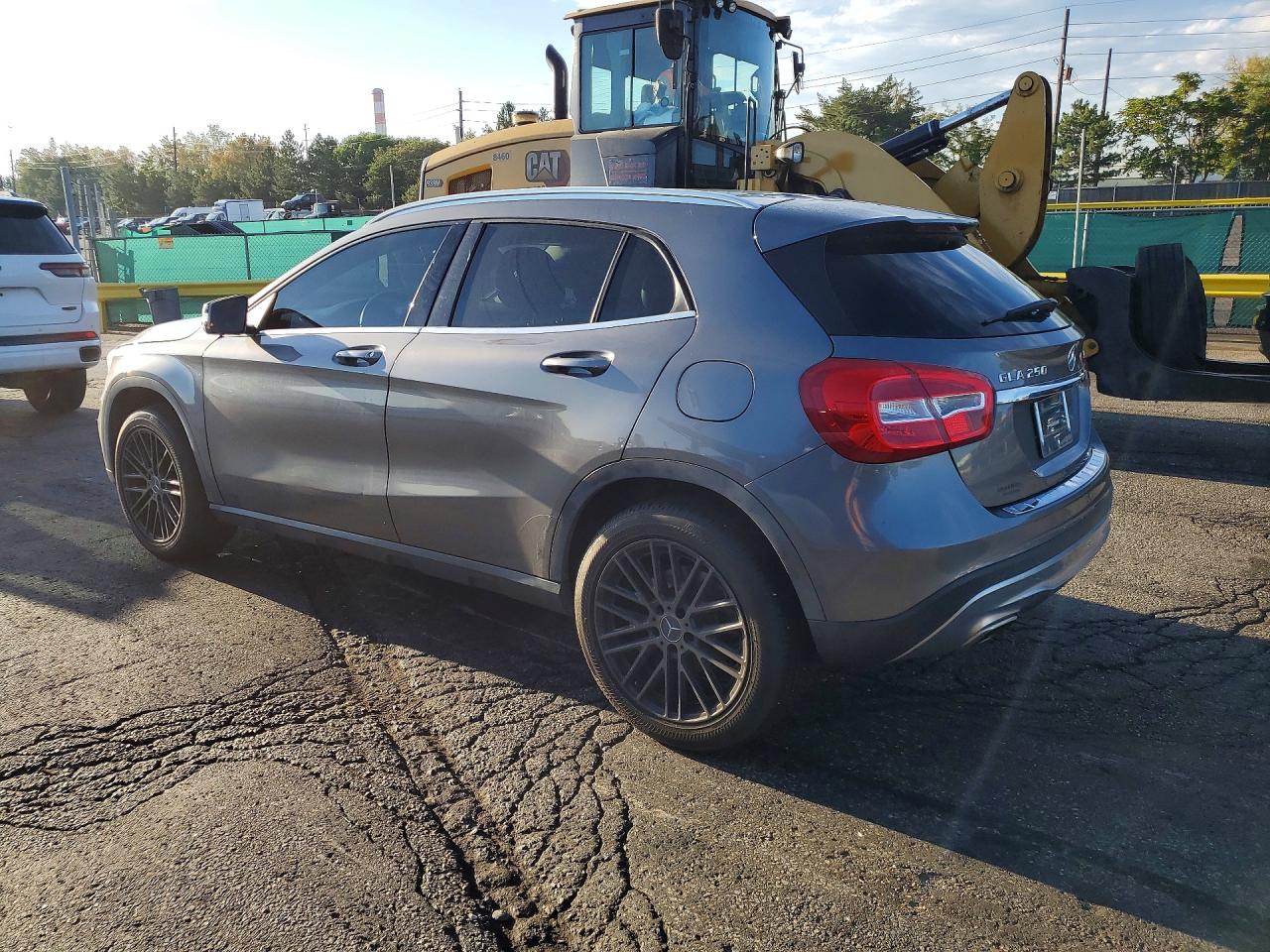 2015 MERCEDES-BENZ GLA 250 4MATIC — снимка 2