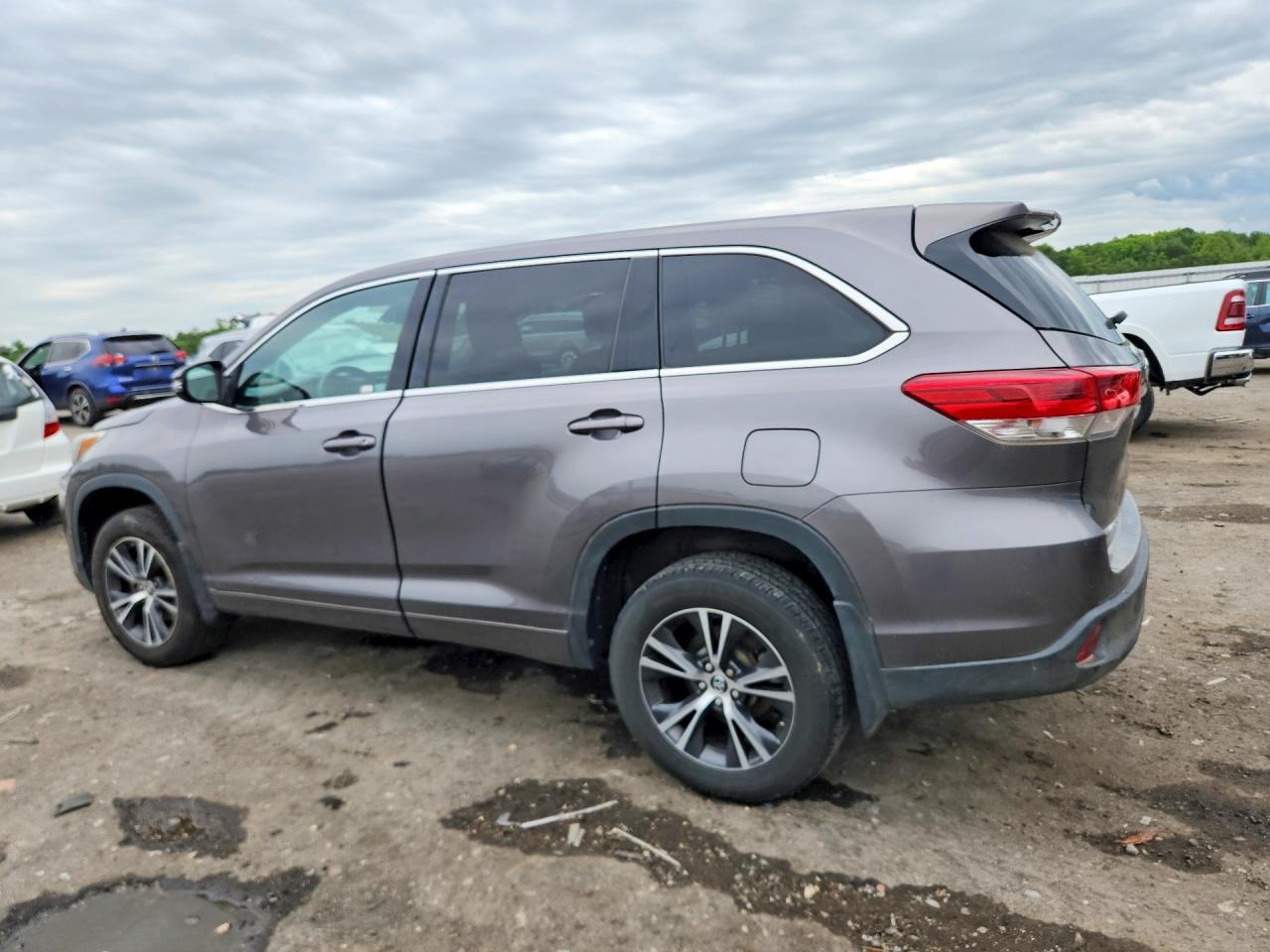 2018 TOYOTA HIGHLANDER LE — снимка 2