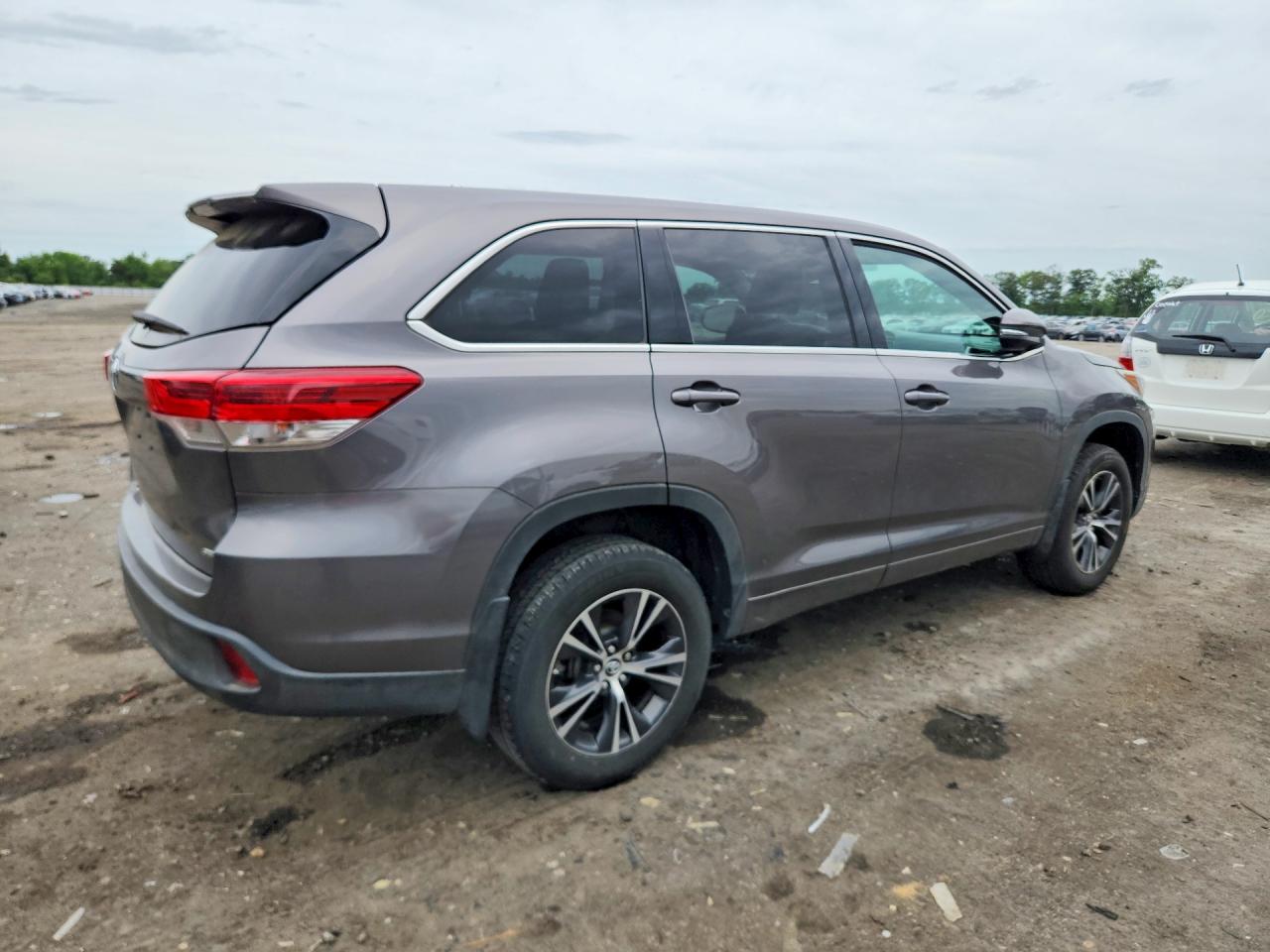 2018 TOYOTA HIGHLANDER LE — снимка 3