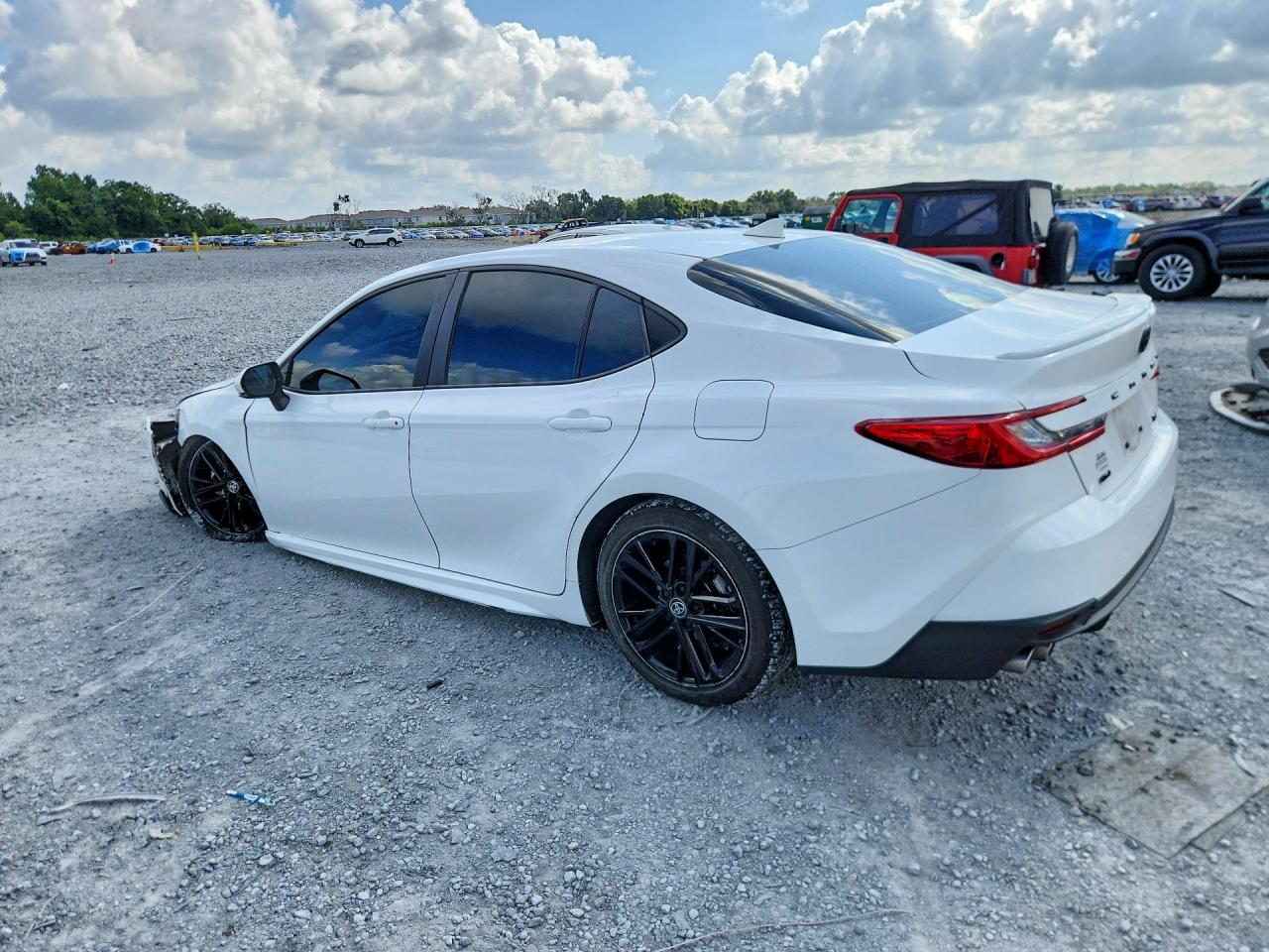 2025 TOYOTA CAMRY SE — снимка 2