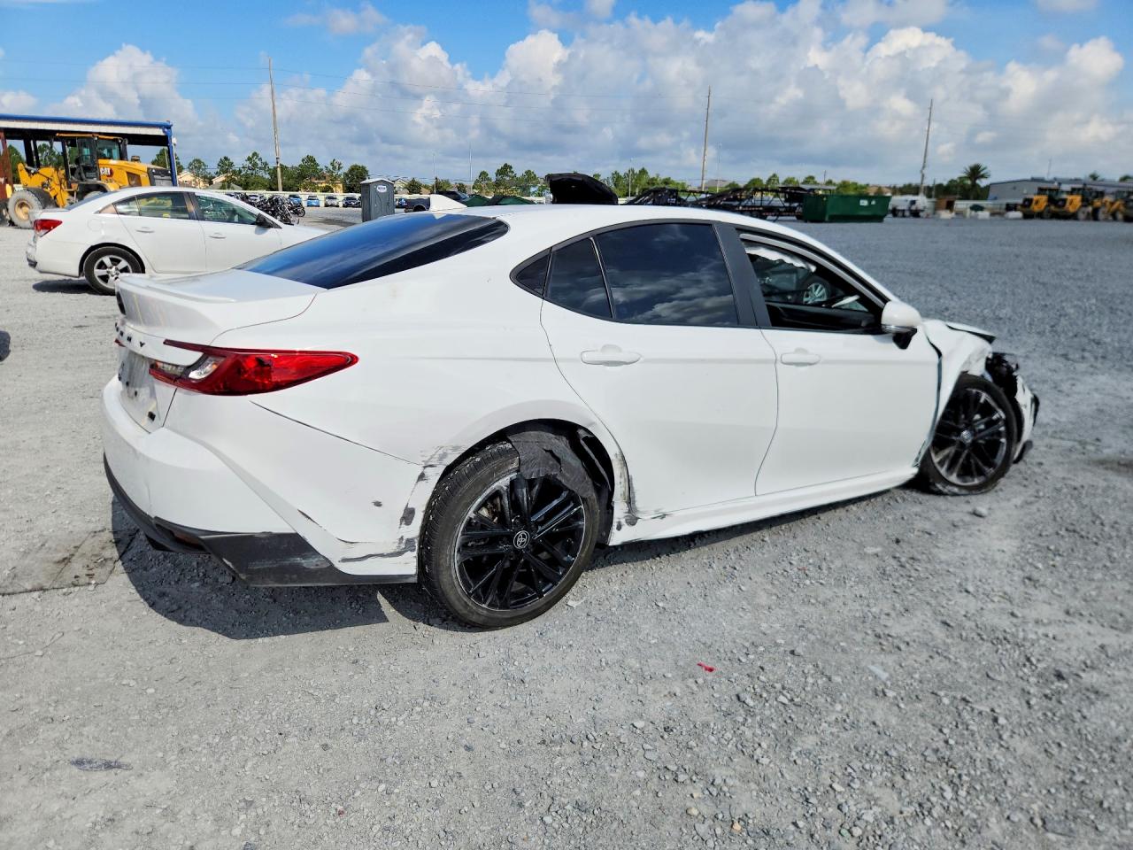 2025 TOYOTA CAMRY SE — снимка 3