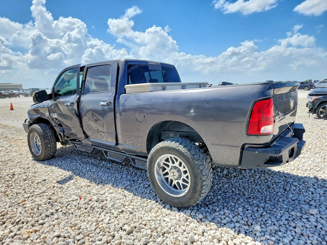 2015 RAM 2500 SLT — снимка 2