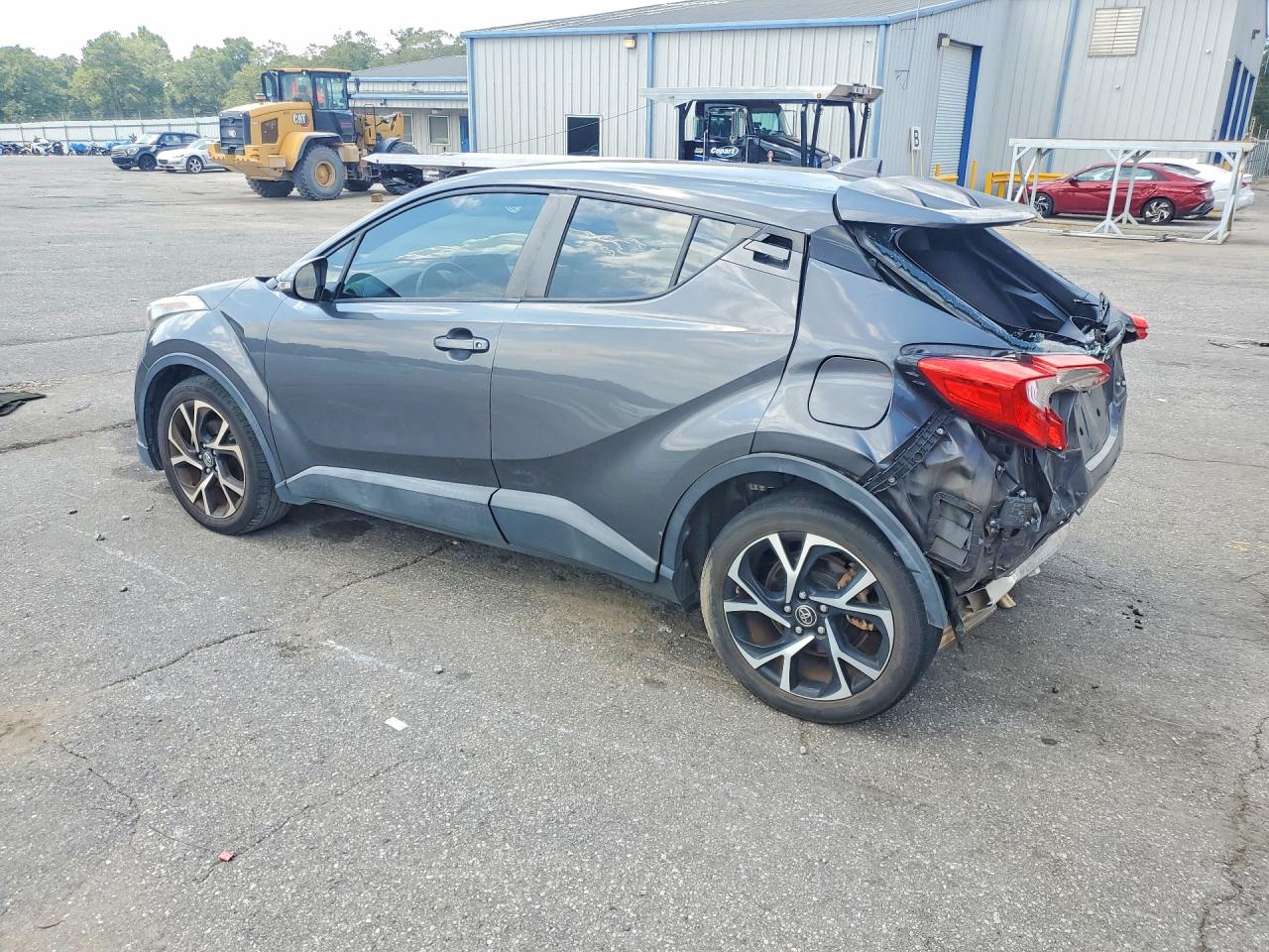 2019 TOYOTA C-HR XLE — снимка 2