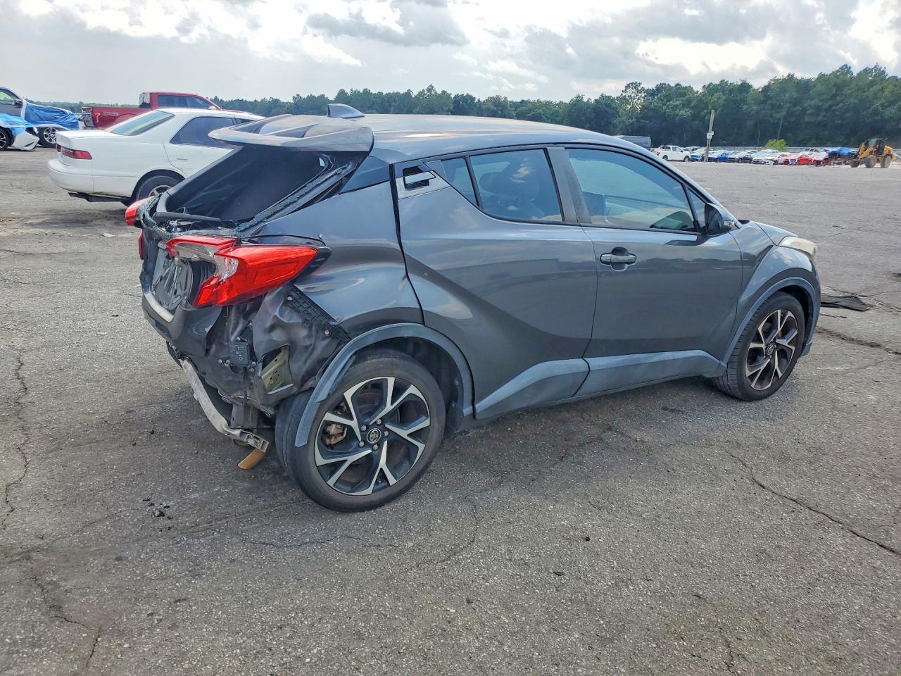 2019 TOYOTA C-HR XLE — снимка 3