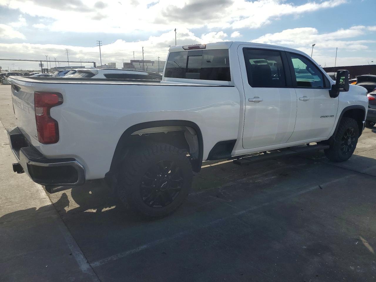 2025 CHEVROLET SILVERADO K2500 HEAVY DUTY LT — снимка 3