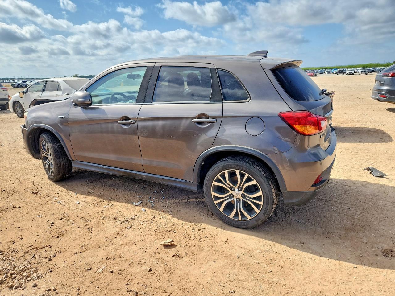 2018 MITSUBISHI OUTLANDER SPORT ES — снимка 2