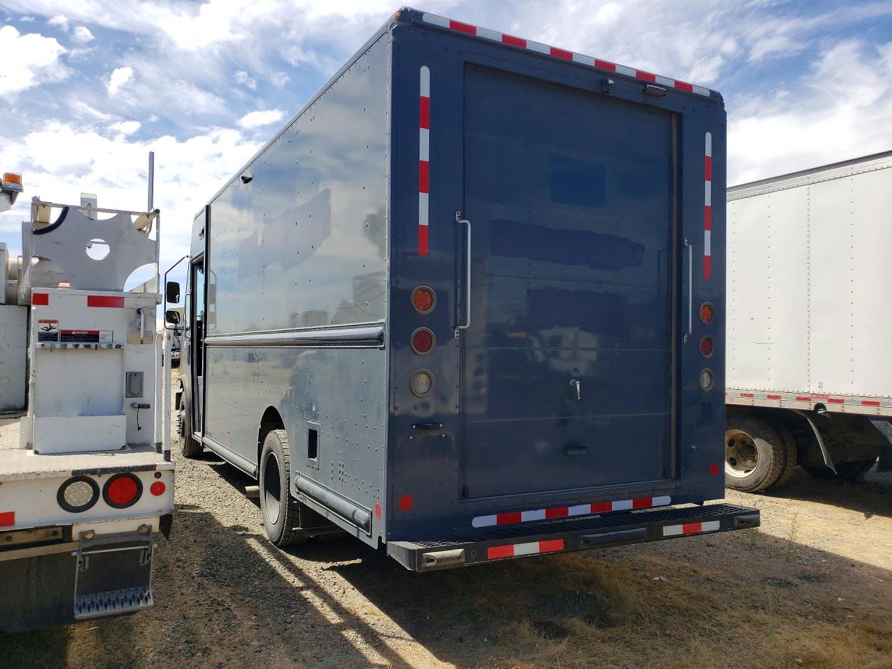 2020 FORD F59 — снимка 2