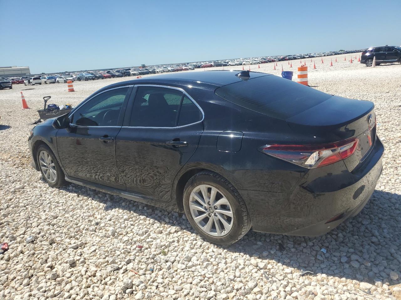 2022 TOYOTA CAMRY LE — снимка 2