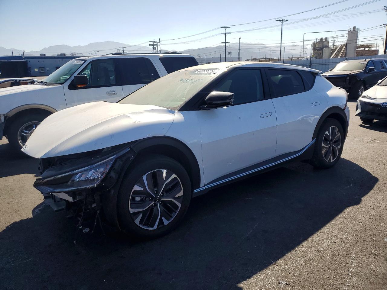 2024 KIA EV6 LIGHT