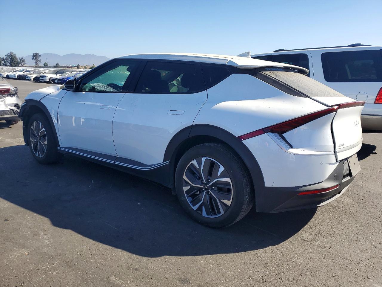 2024 KIA EV6 LIGHT — снимка 2