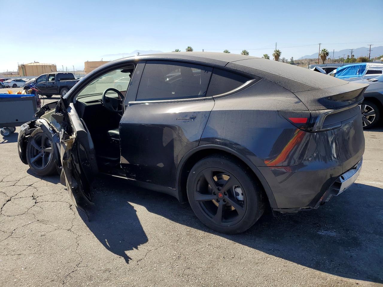 2026 TESLA MODEL Y — снимка 2