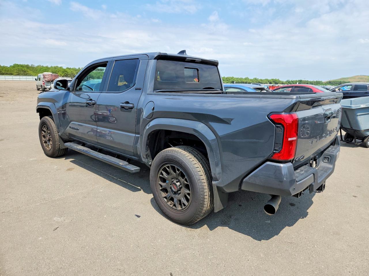 2024 TOYOTA TACOMA SR5 — снимка 2