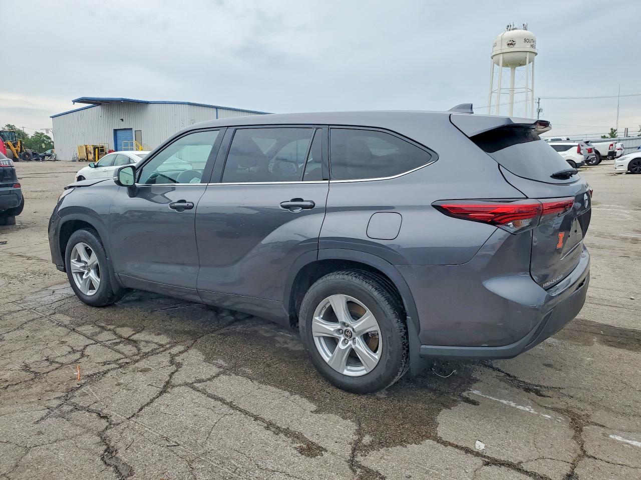 2021 TOYOTA HIGHLANDER LE — снимка 2