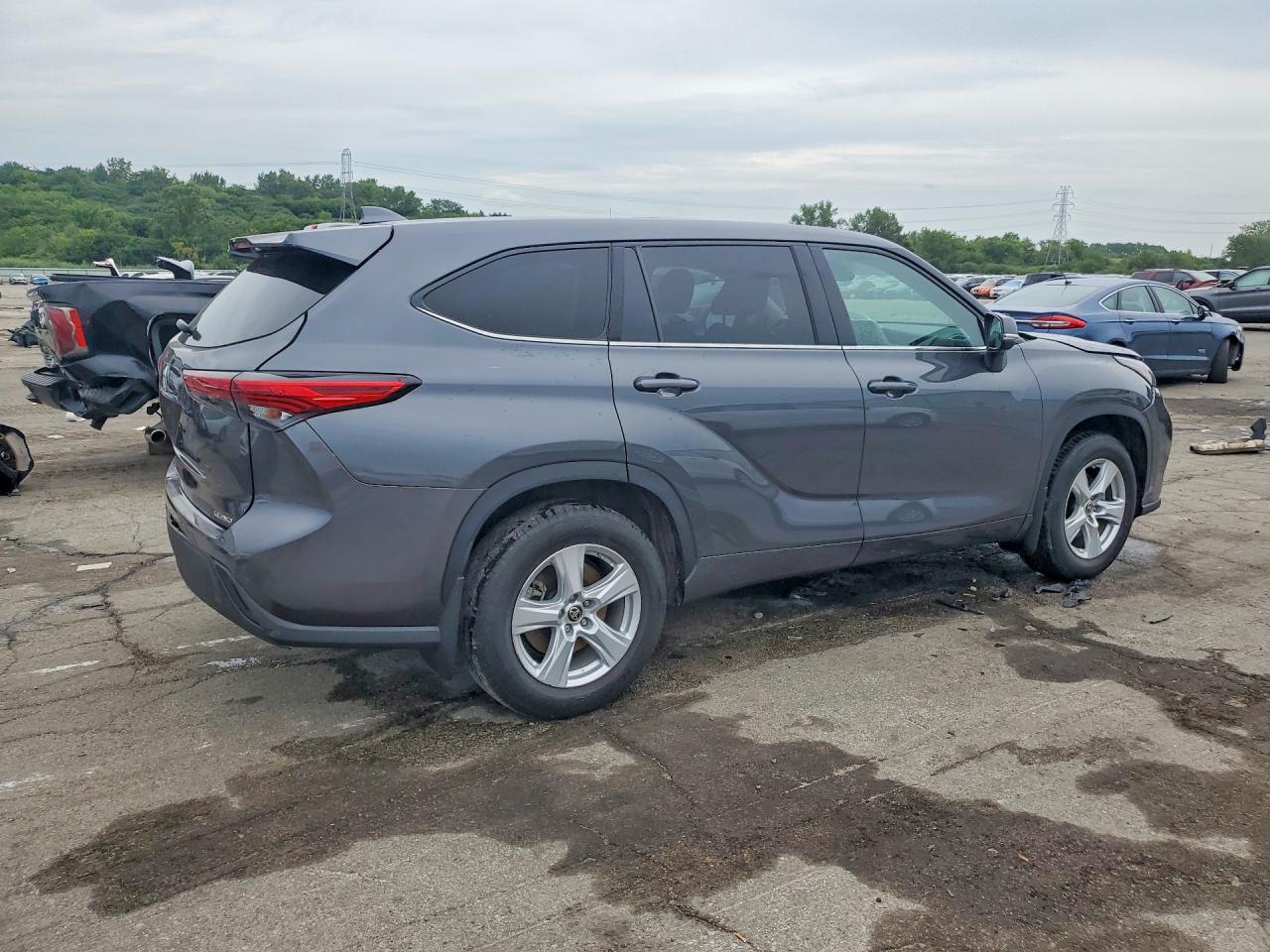 2021 TOYOTA HIGHLANDER LE — снимка 3