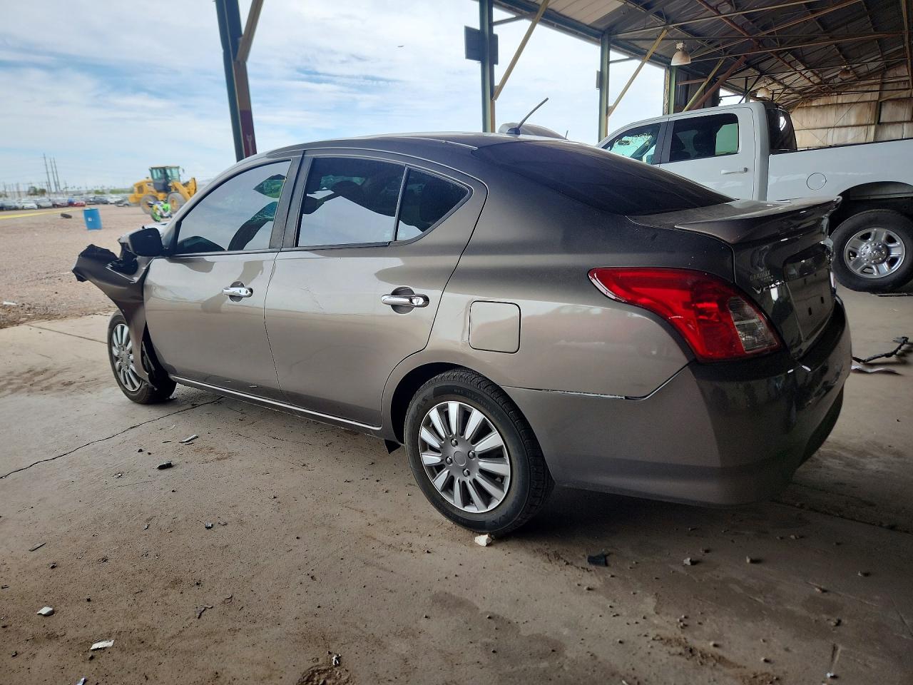 2015 NISSAN VERSA 1.6 SV — снимка 2