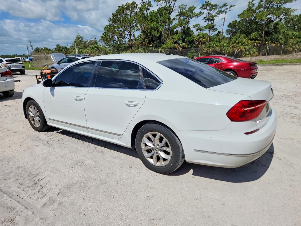 2016 VOLKSWAGEN PASSAT S — снимка 2
