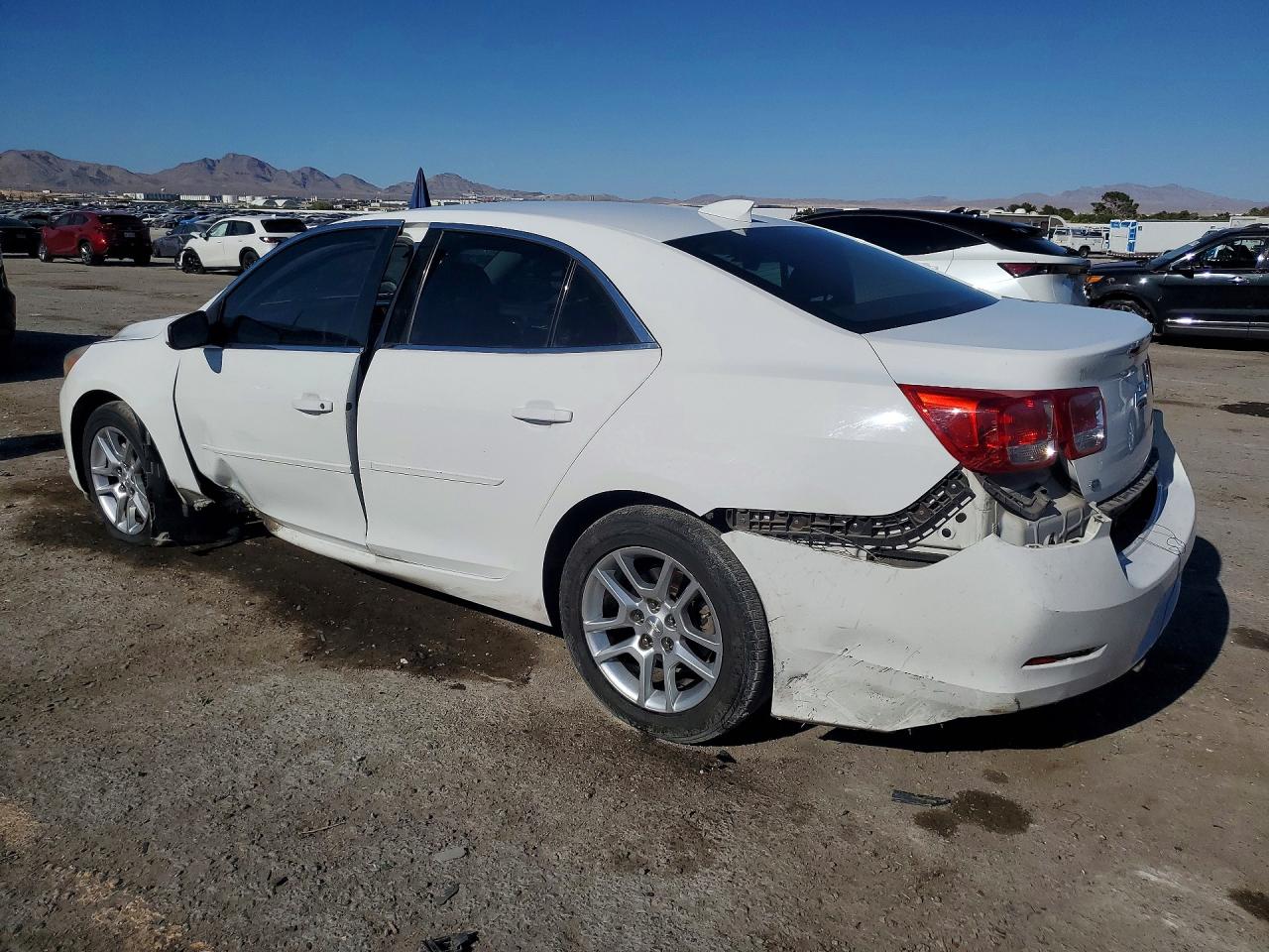 2015 CHEVROLET MALIBU 1LT — снимка 2