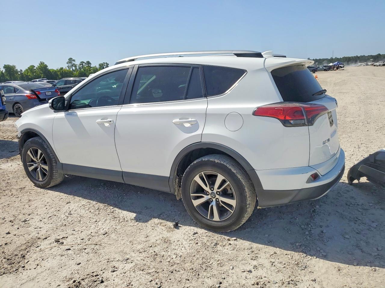 2017 TOYOTA RAV4 XLE — снимка 2
