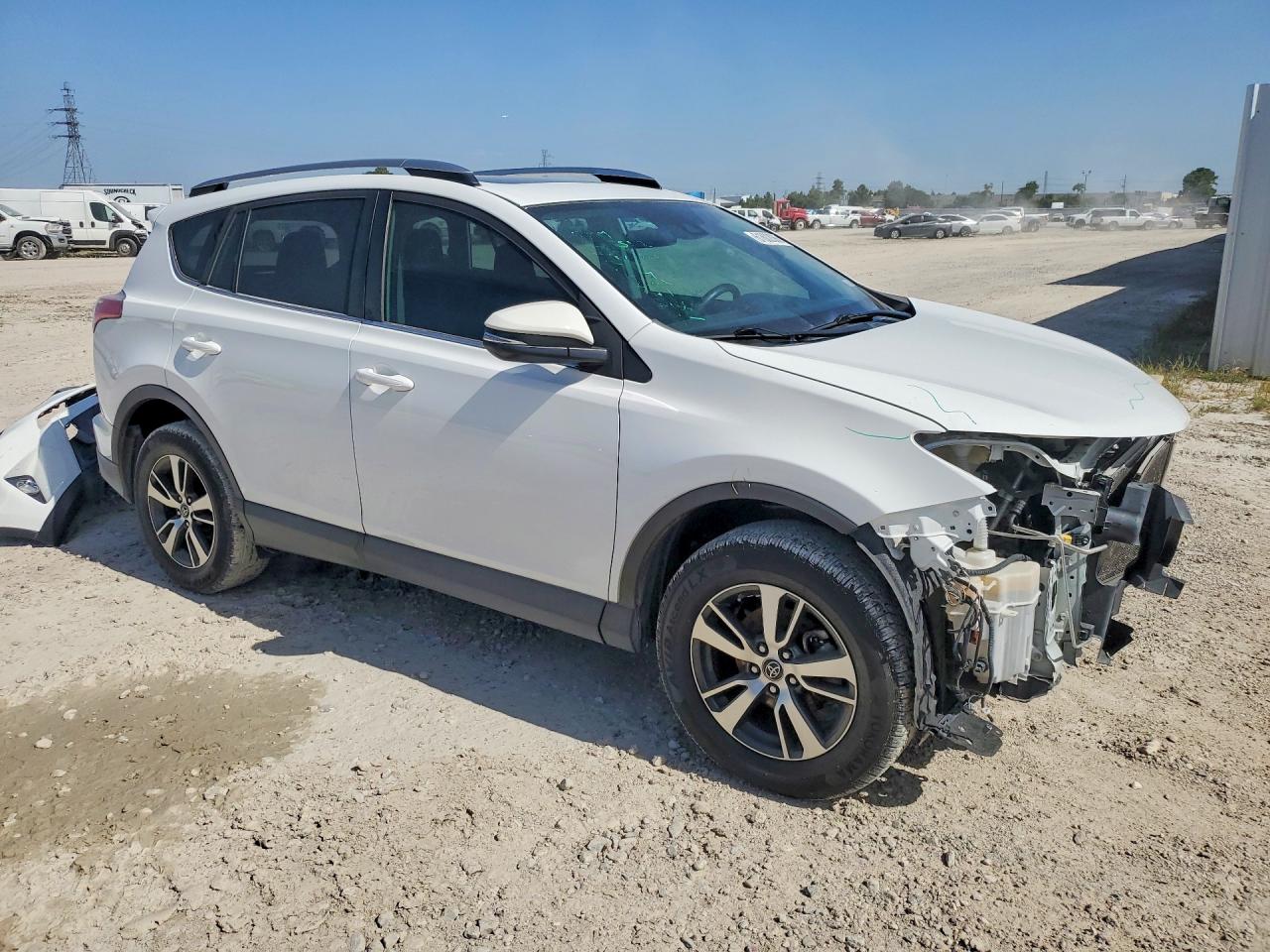 2017 TOYOTA RAV4 XLE — снимка 4