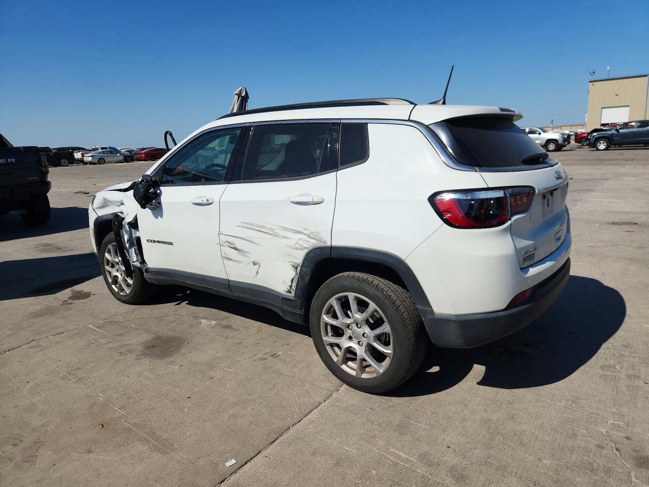 2022 JEEP COMPASS LATITUDE LUX — снимка 2