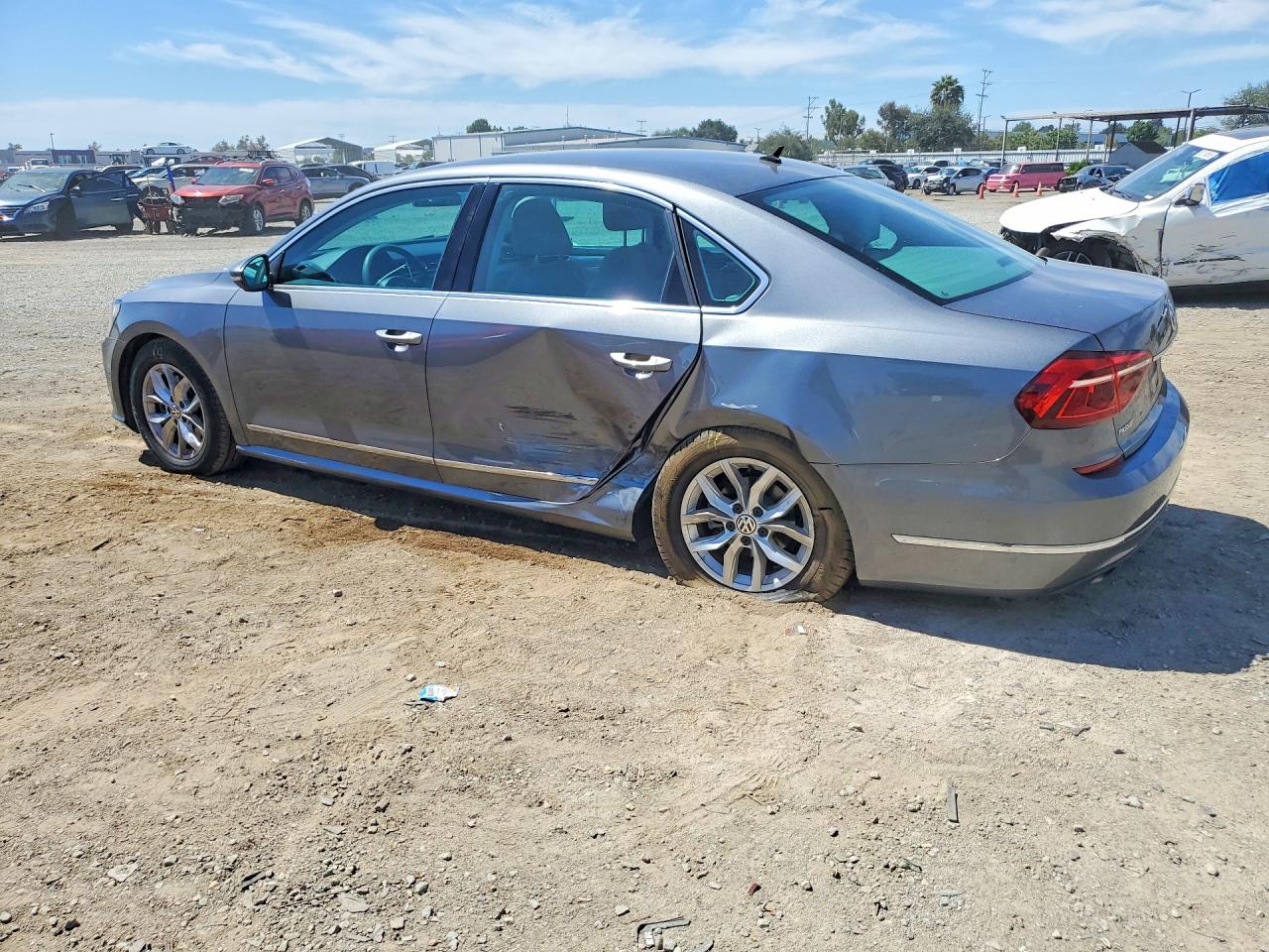 2017 VOLKSWAGEN PASSAT S — снимка 2