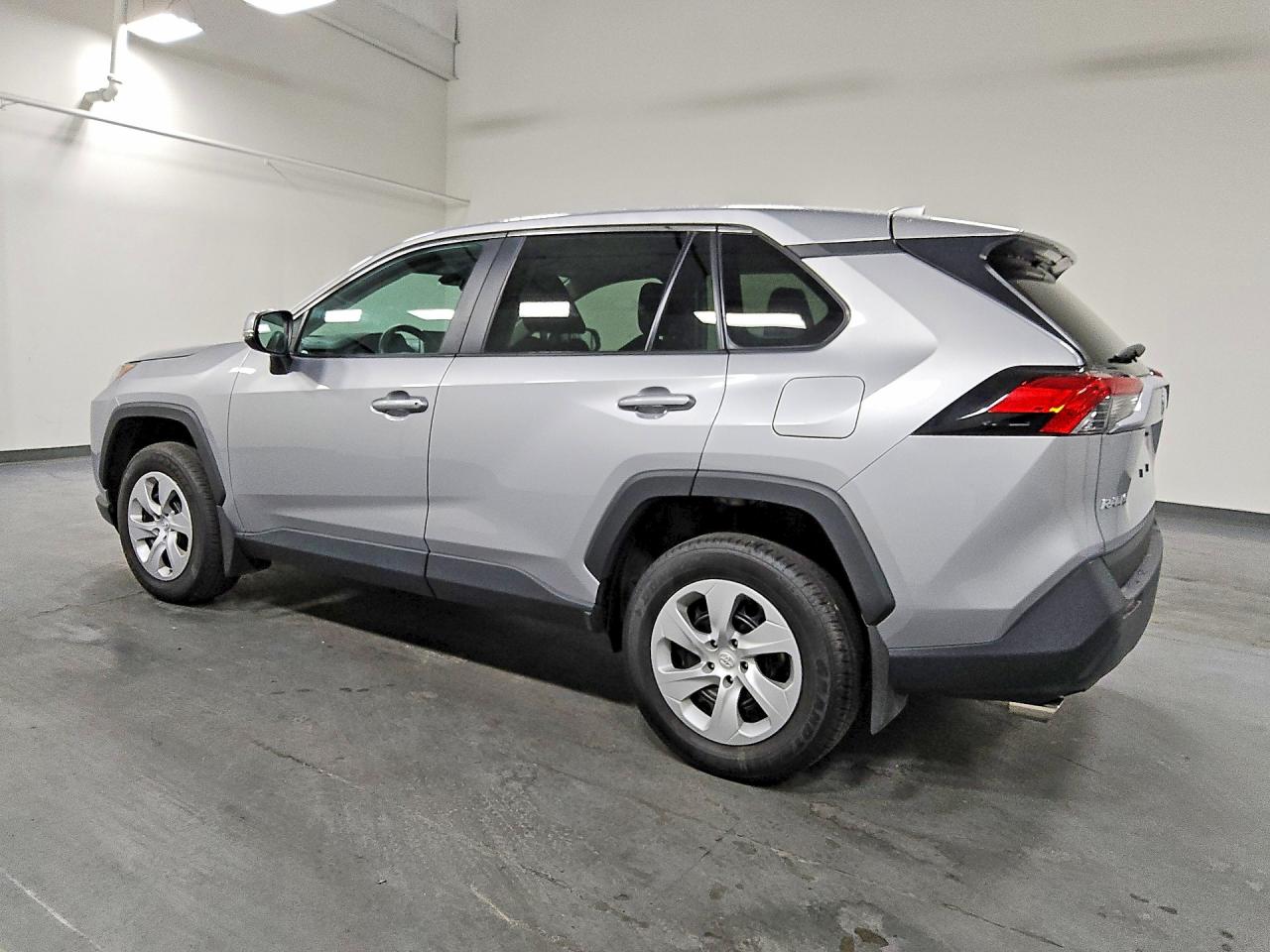 2024 TOYOTA RAV4 LE — снимка 2