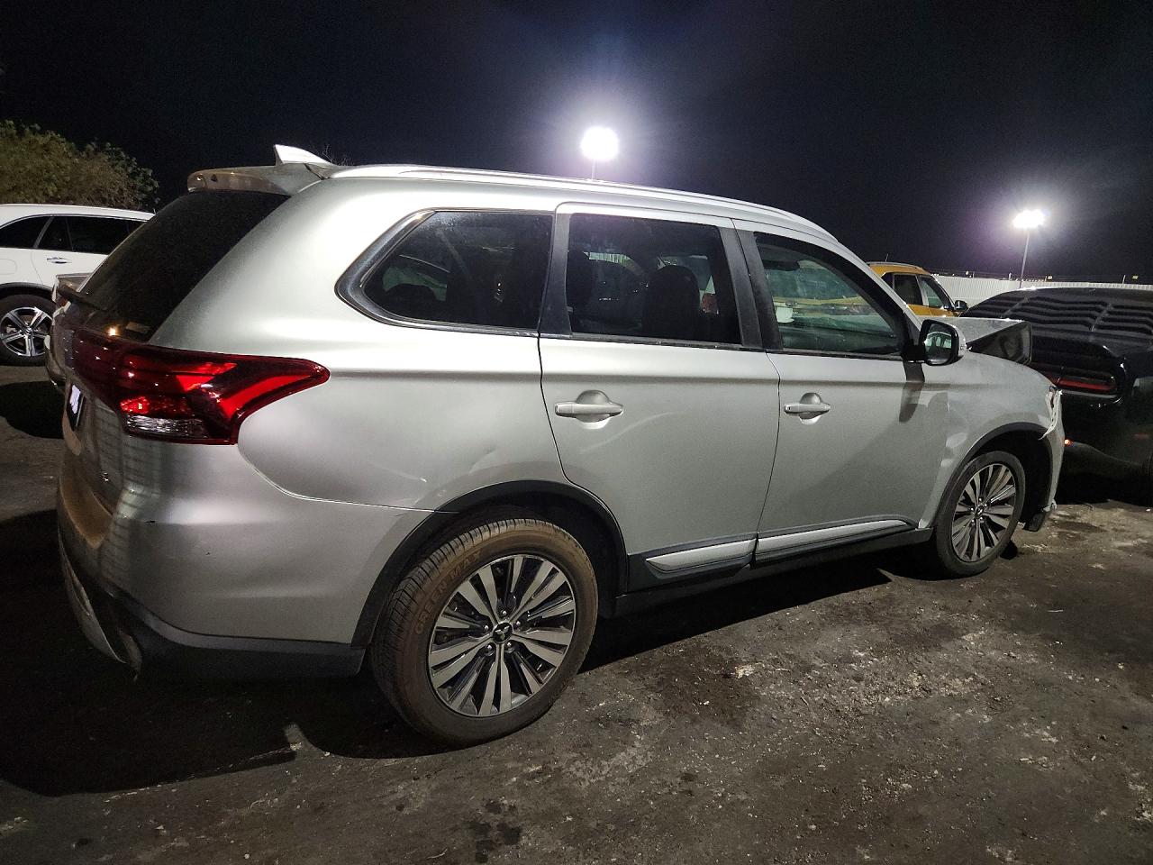 2020 MITSUBISHI OUTLANDER SE — снимка 3