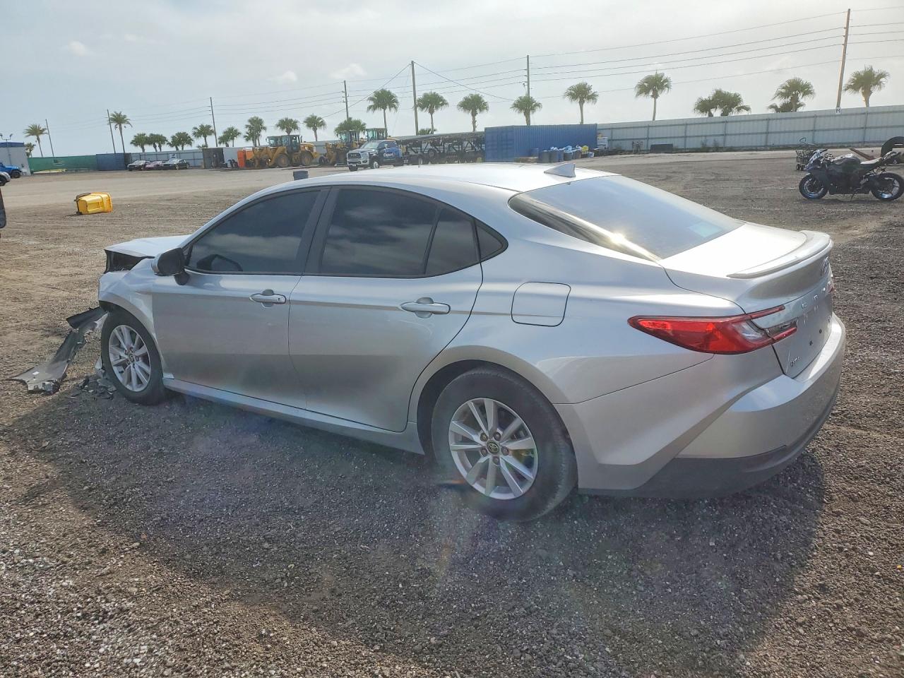 2025 TOYOTA CAMRY LE — снимка 2