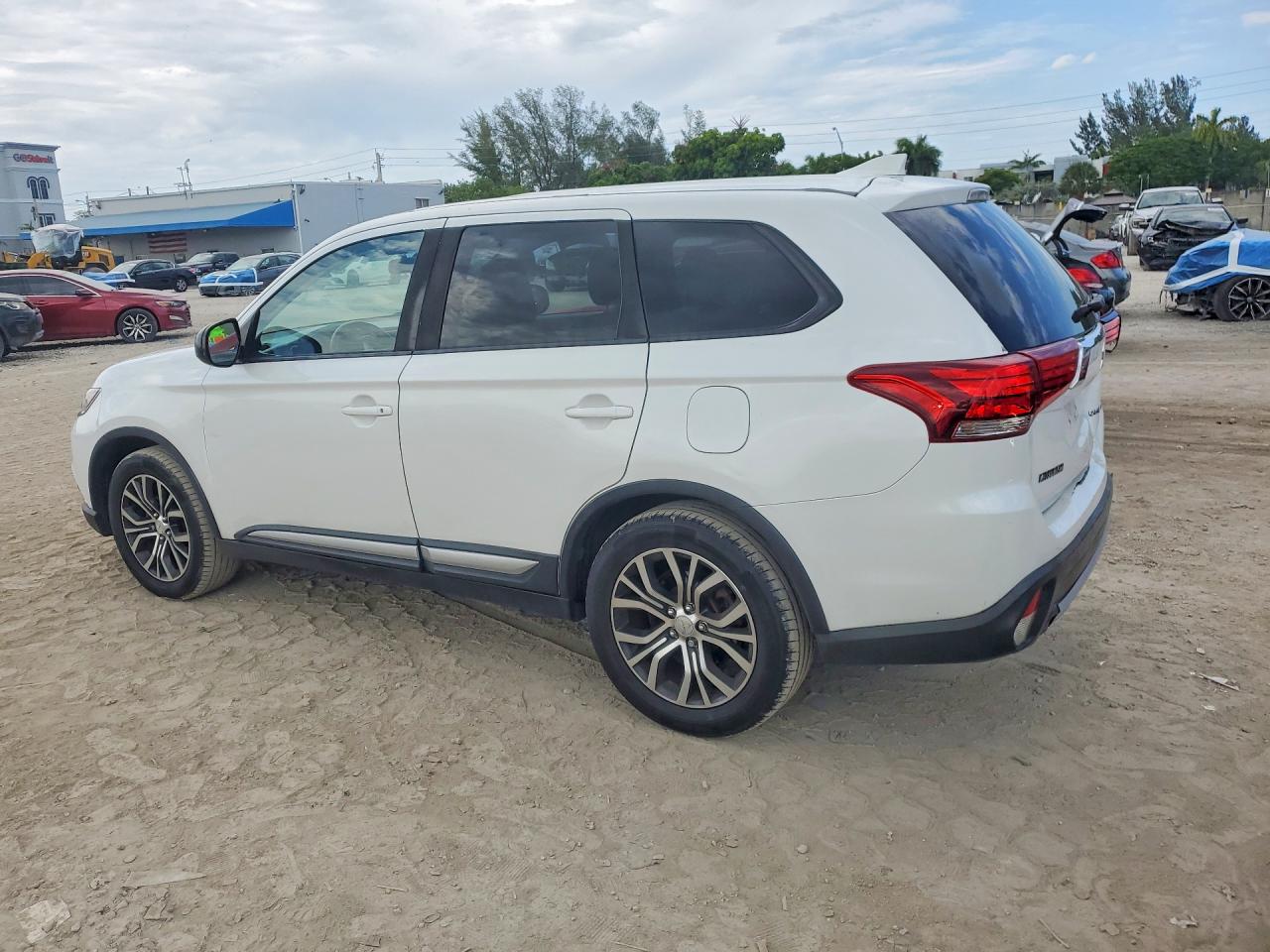 2017 MITSUBISHI OUTLANDER ES — снимка 2