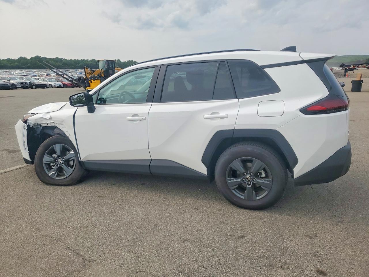 2026 TOYOTA RAV4 LE — снимка 2